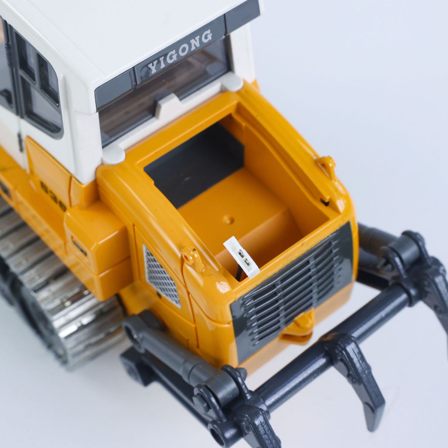 Fast Shipping 1:50 RC Electric Lifting Tracked Loader LR636 2.4G Construction Vehicle Metal Bucket Tracks Ripper RTR Model Light Sound Battery