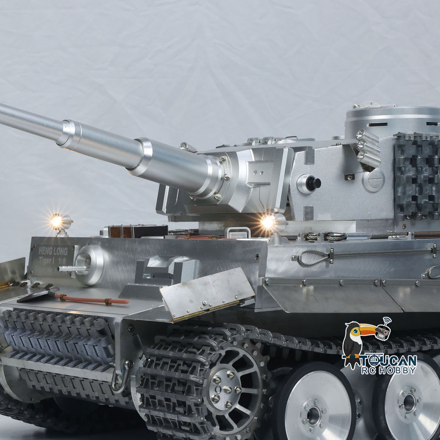 Henglong 1:8 Scale Full Metal RC Tank 3818 German Tiger I RTR Model Track Wheel Barrel Recoil 360 Turret Smoke Unit Transmitter