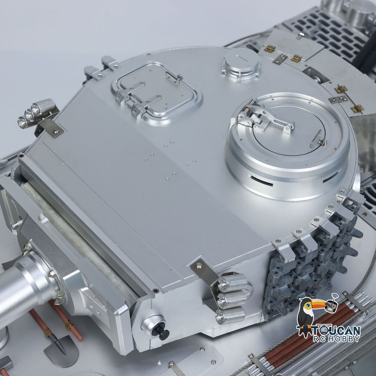 Henglong 1:8 Scale Full Metal RC Tank 3818 German Tiger I RTR Model Track Wheel Barrel Recoil 360 Turret Smoke Unit Transmitter