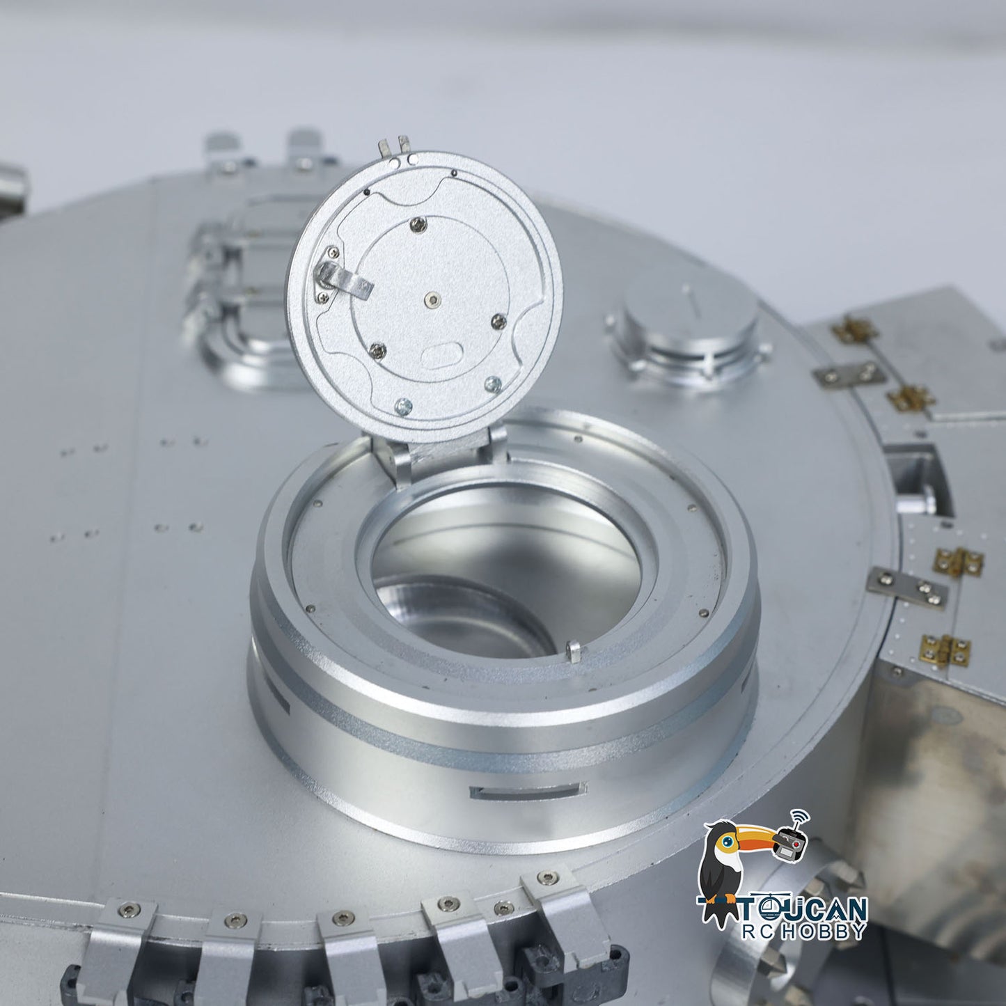 Henglong 1:8 Scale Full Metal RC Tank 3818 German Tiger I RTR Model Track Wheel Barrel Recoil 360 Turret Smoke Unit Transmitter