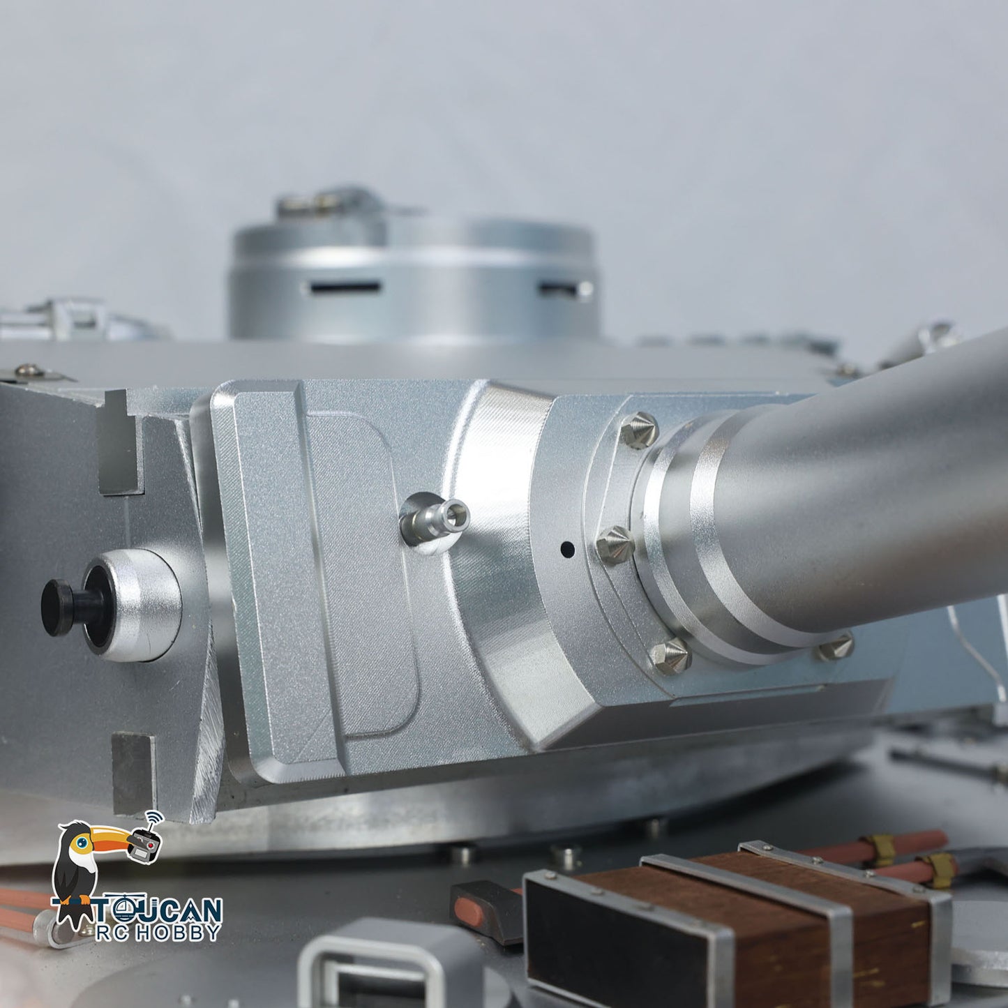 Henglong 1:8 Scale Full Metal RC Tank 3818 German Tiger I RTR Model Track Wheel Barrel Recoil 360 Turret Smoke Unit Transmitter