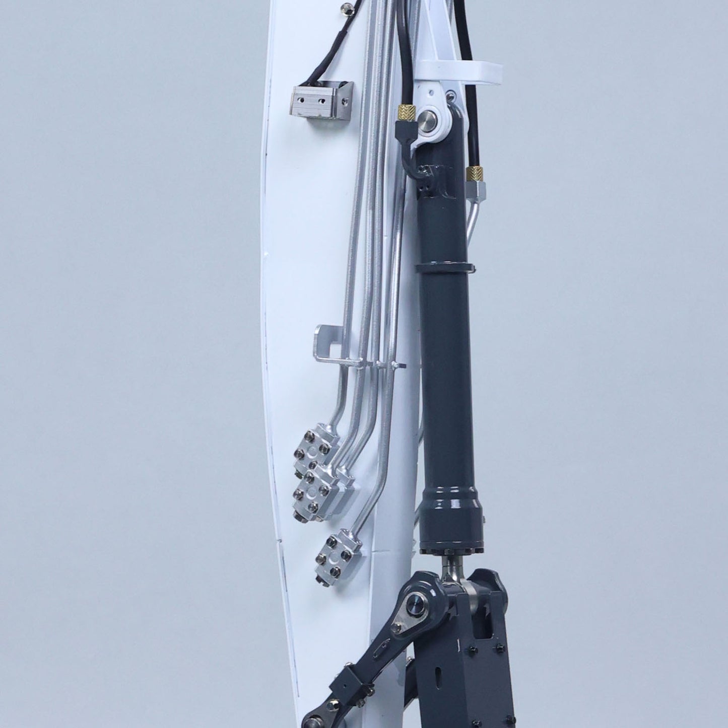 LESU AOUE LR945 1/14 RC Long-reach Hydraulic Excavator CNC Extended Arm Radio Control Digger Model Light 7CH Valve 4MPa Pump Assembled PNP