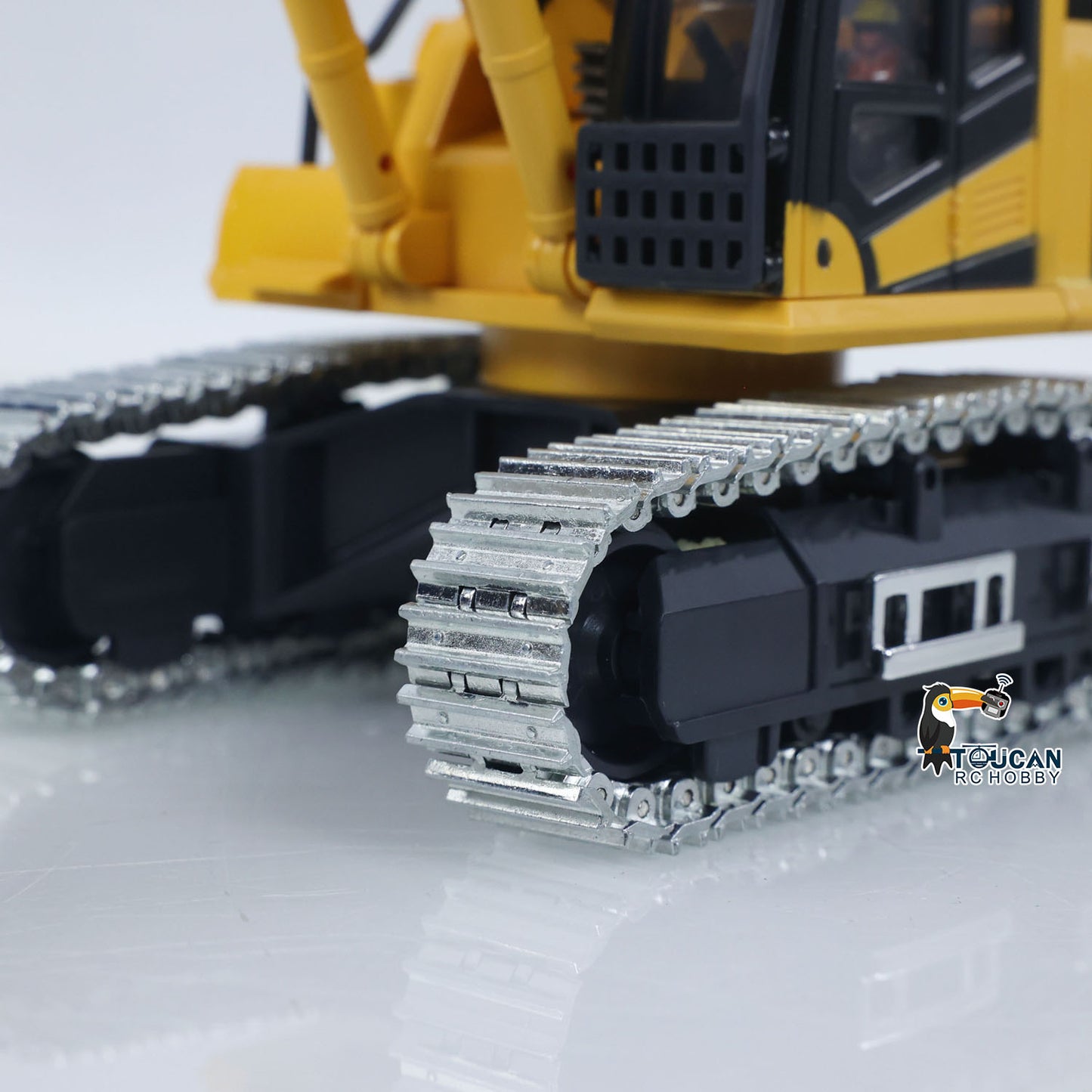 Fast Shipping 1/50 RC Digger PC520 Electric Lifting Radio Control Excavator Engineering Vehicle Metal Tracks Lights Sound Small Toy Collection
