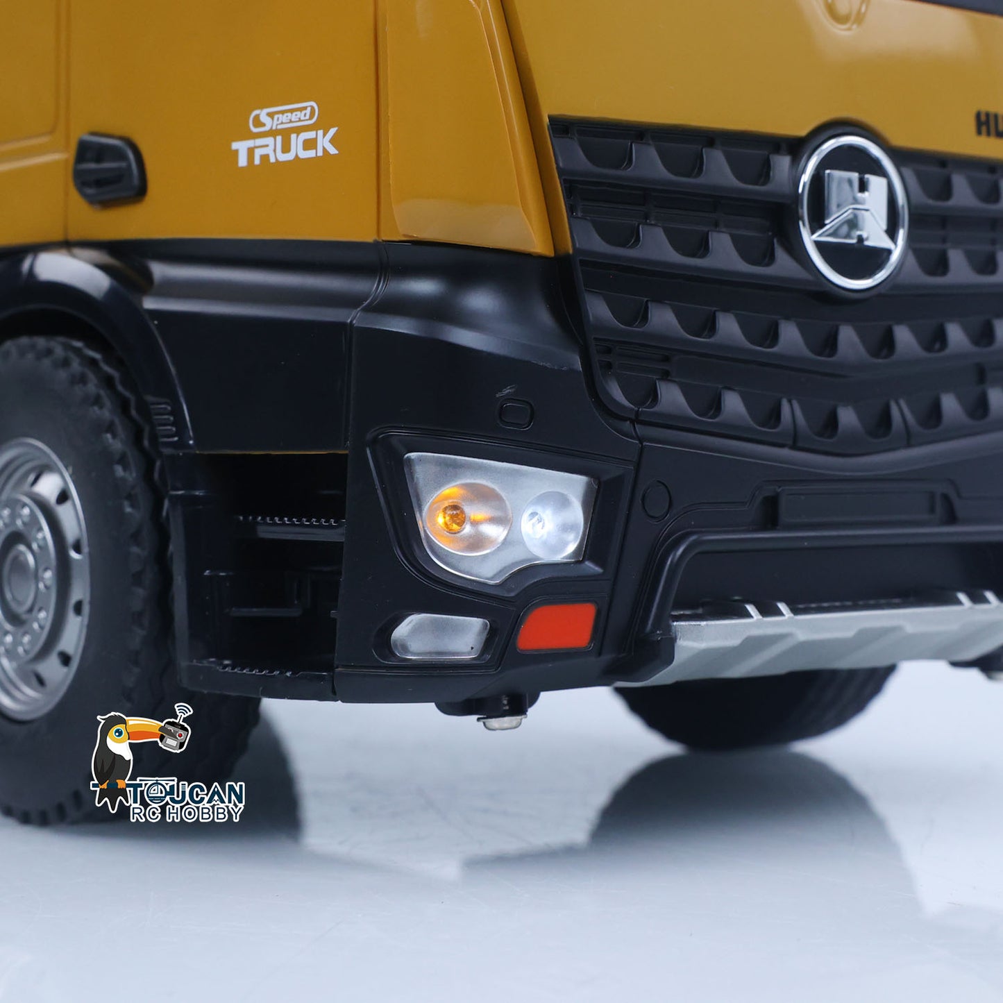 HUINA 1/14 Electric RC Dump Truck 573 RTR Remote Control Tipper Model Vehicle Flowing Water Light Sound Effect 2.4G Radio Battery Ready to Run