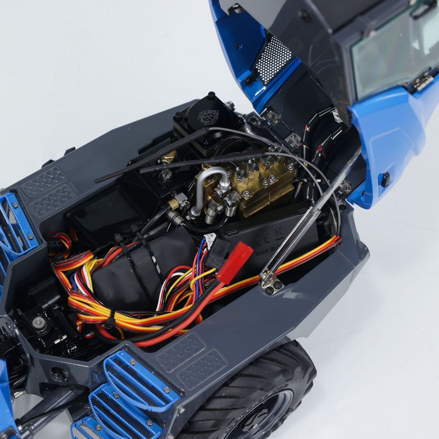 LESU 1/14 Hydraulic RC Telescopic Arm Loader AT1050 Radio Control Fork Truck Painted Assembled Engineering Vehicle FlySky ST8 Sound Light