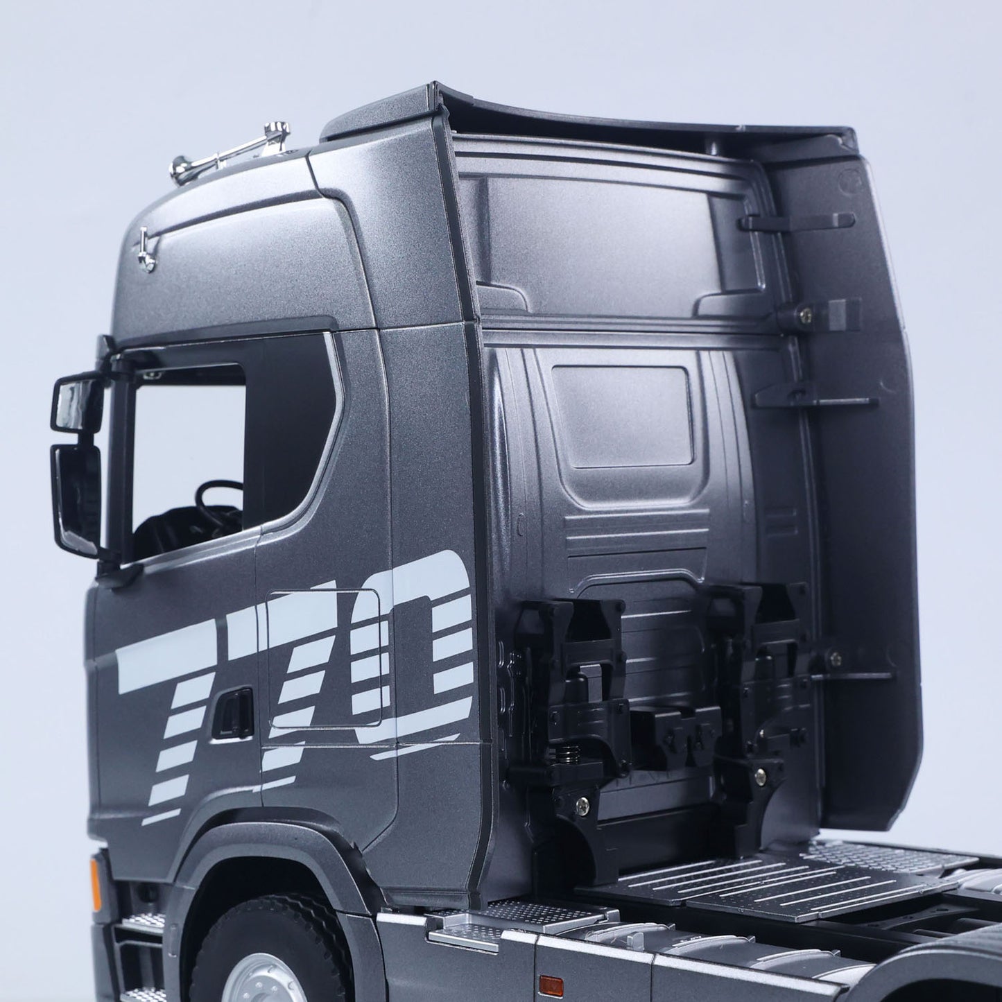 Fast Shipping 1/18 Plastic 6X4 Remote Control Tractor Truck 770S 1501 RWD RC Lorry Vehicle Light Sound Ready to Run Model Toys for Adults
