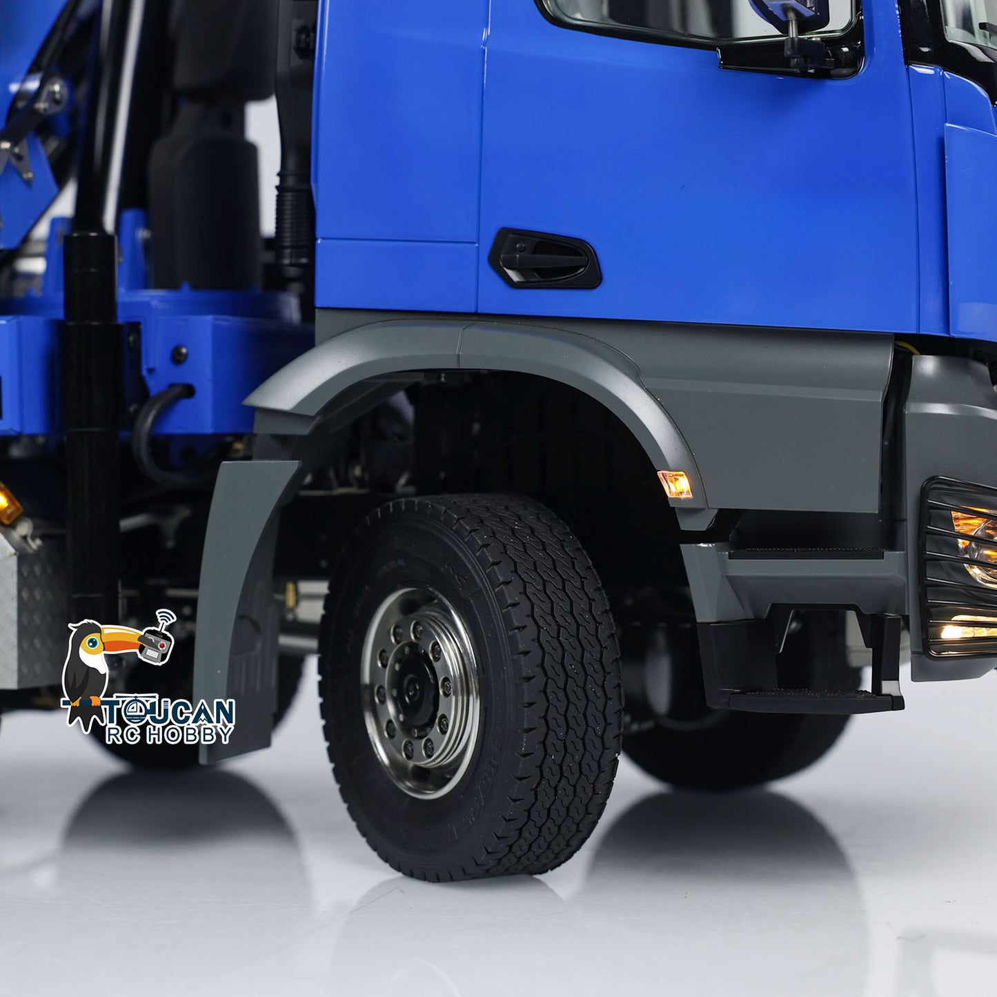 1/14 10x10 Hydraulic RC Dumper Car Remote Controlled Full-dump Crane Trucks with Standard Bucket 3-speed Transmission