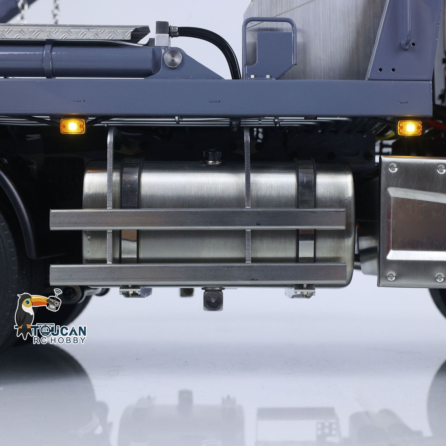 LESU Metal 1/14 RC Hydraulic Swing Arm Garbage Dump Truck 4X4 Remote Control Skip Loader RTR TGS Light Sound ST8 Radio Battery