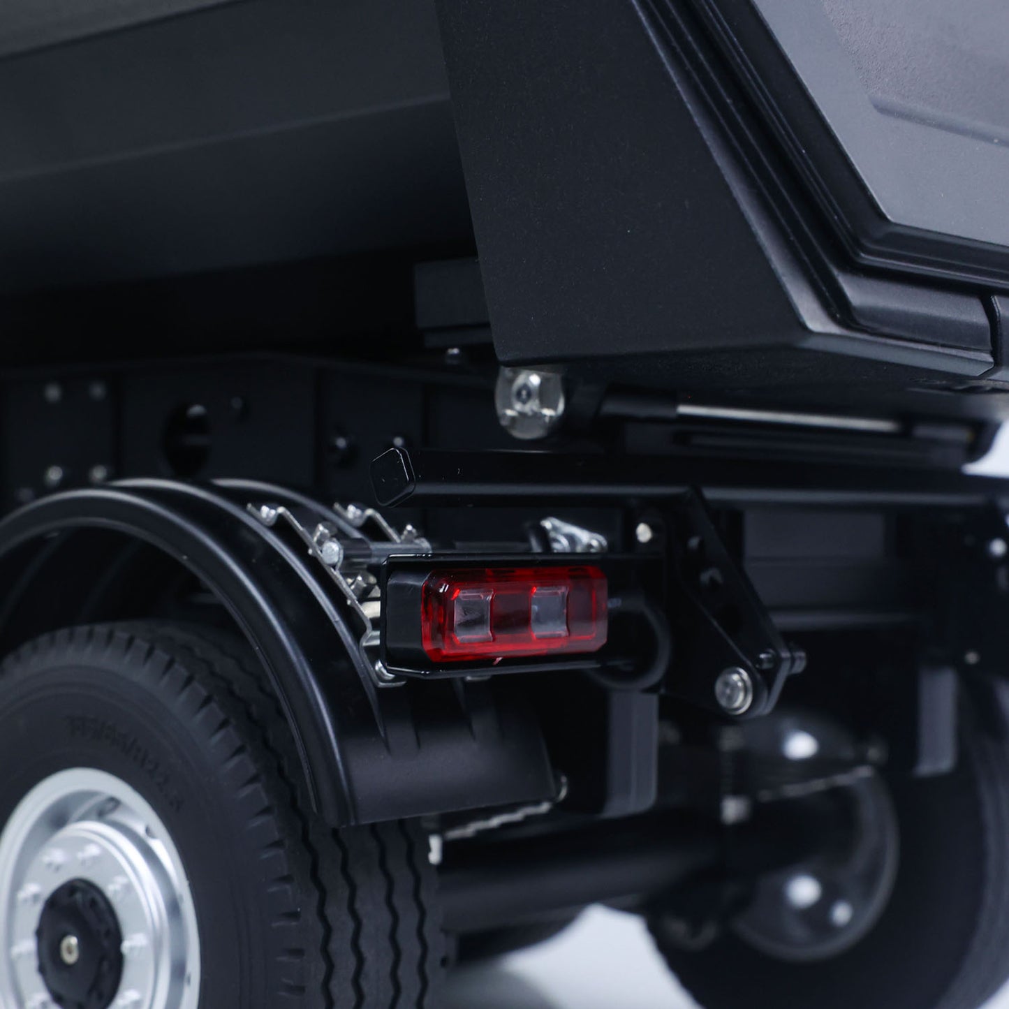 Fast Shipping Kabolite 1/14 Metal Remote Control 3Axles Electric Lifting Semi Trailer Dumper for RC Tractor Truck 770S 100 Battery Charger