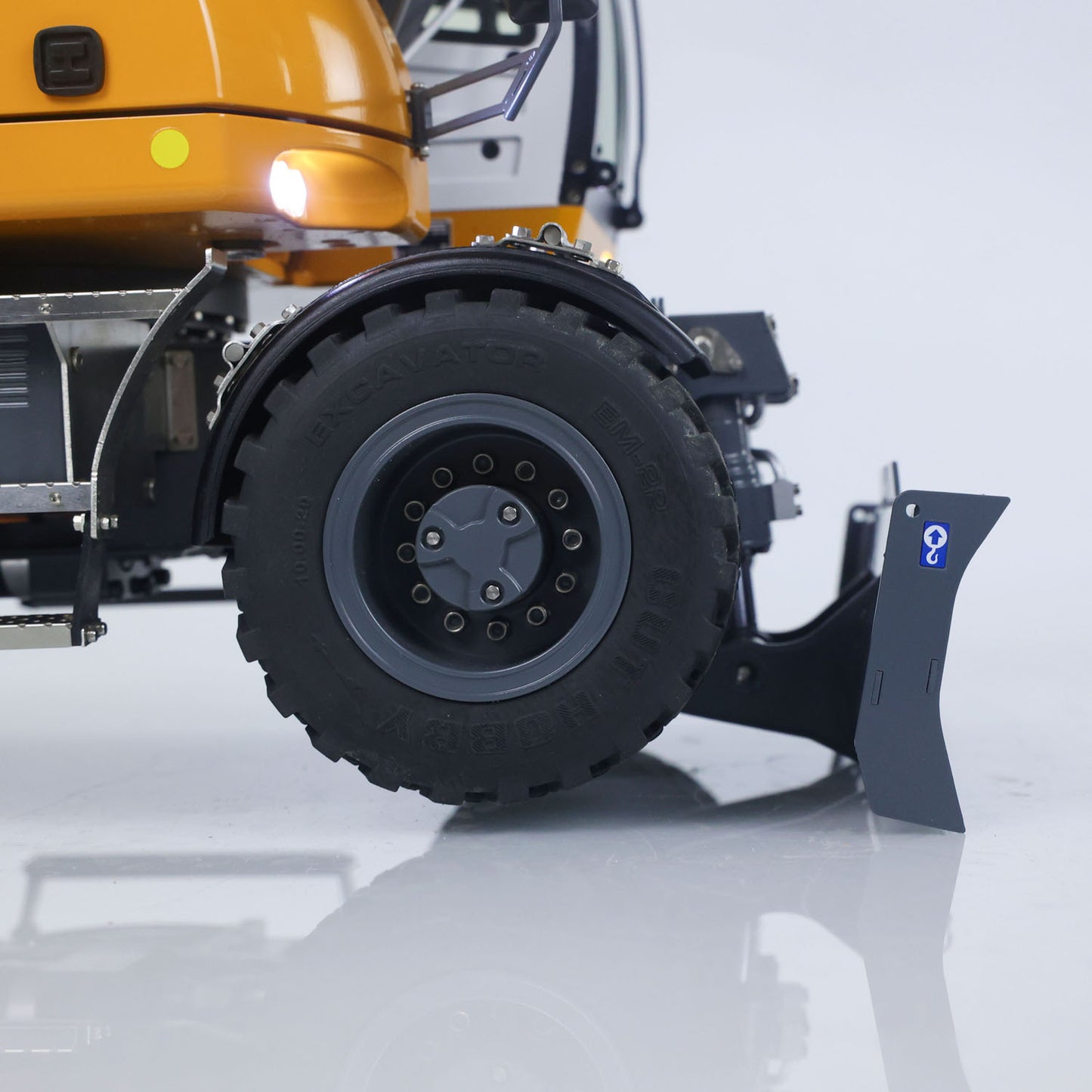 Fast Shipping 1/14 RC Hydraulic Wheeled Excavator LR914 8-ways Valve RTR Metal Remote Control 4*4 Digger Model Axle Lock Flysky PL18EV Lite