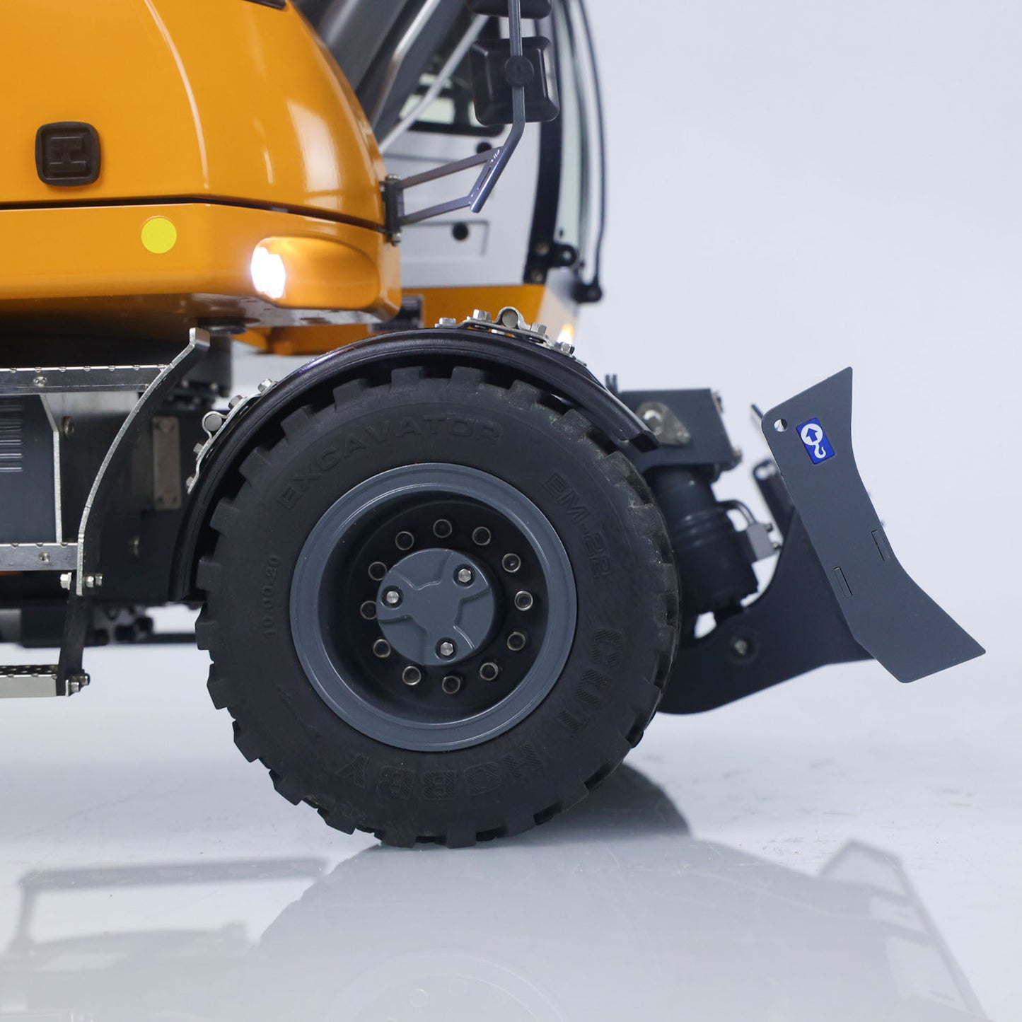 Fast Shipping 1/14 RC Hydraulic Wheeled Excavator LR914 8-ways Valve RTR Metal Remote Control 4*4 Digger Model Axle Lock Flysky PL18EV Lite
