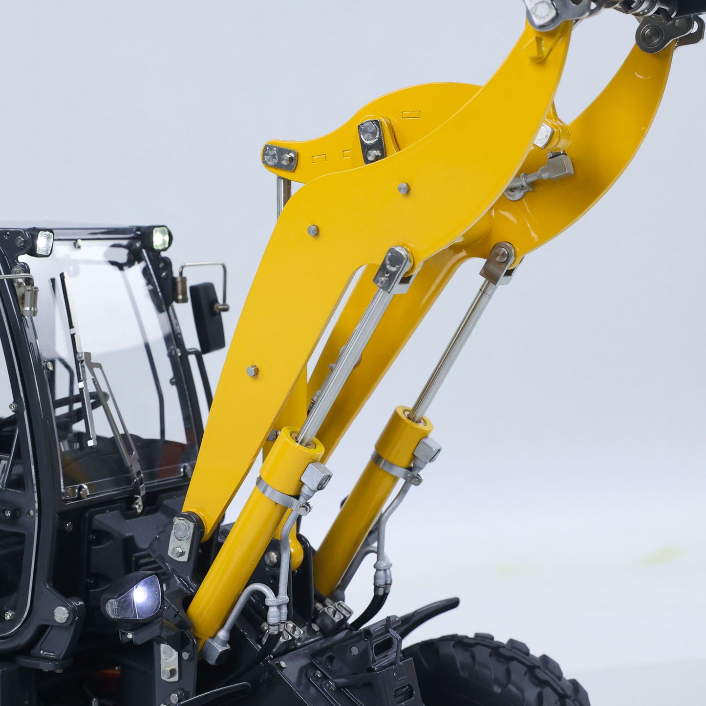 LESU PNP 1/14 4X4 RC Hydraulic Loader Aoue WA100M-8 Metal Remote Control Construction Vehicle Model 4CH Valve Axle Lock Sound Light Assembled