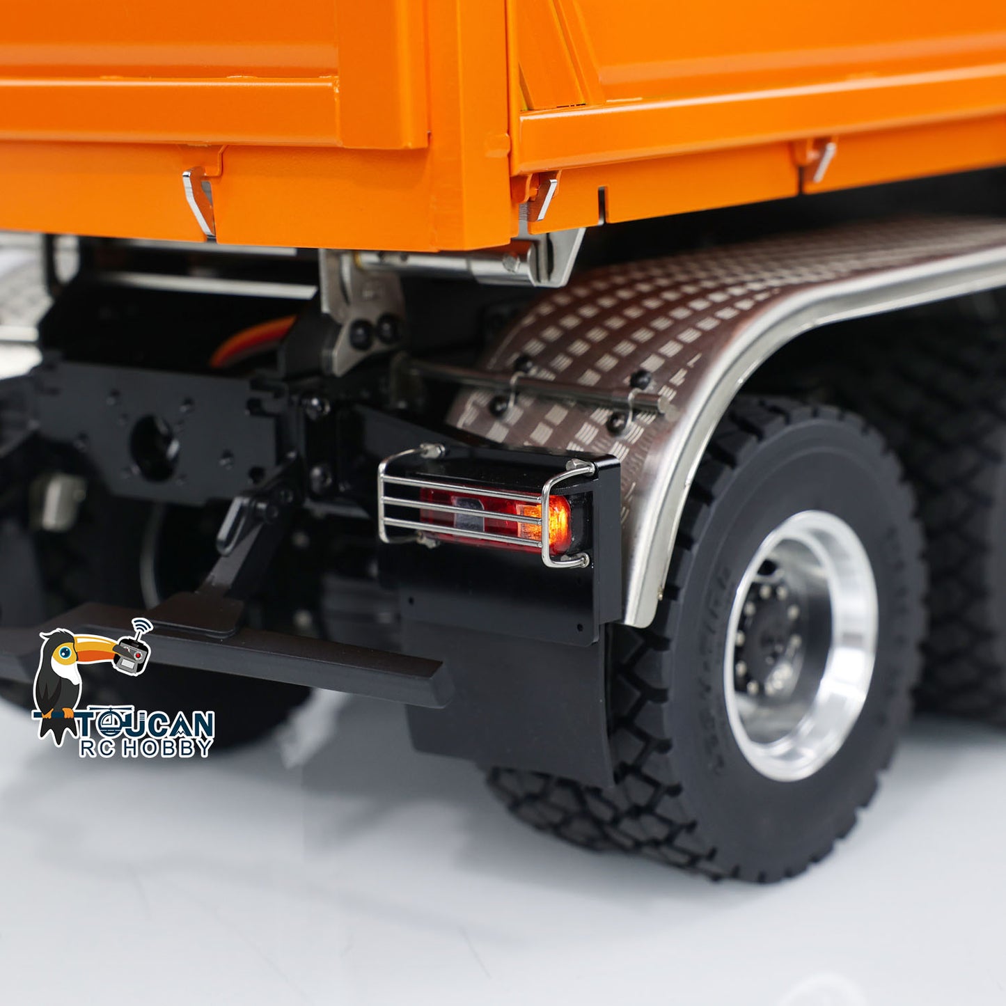 LESU Metal 6x6 1/14 RC Hydraulic Dumper Car 3-way Radio Control Dump Truck Model with Light and Sound System 3-speed Transmission