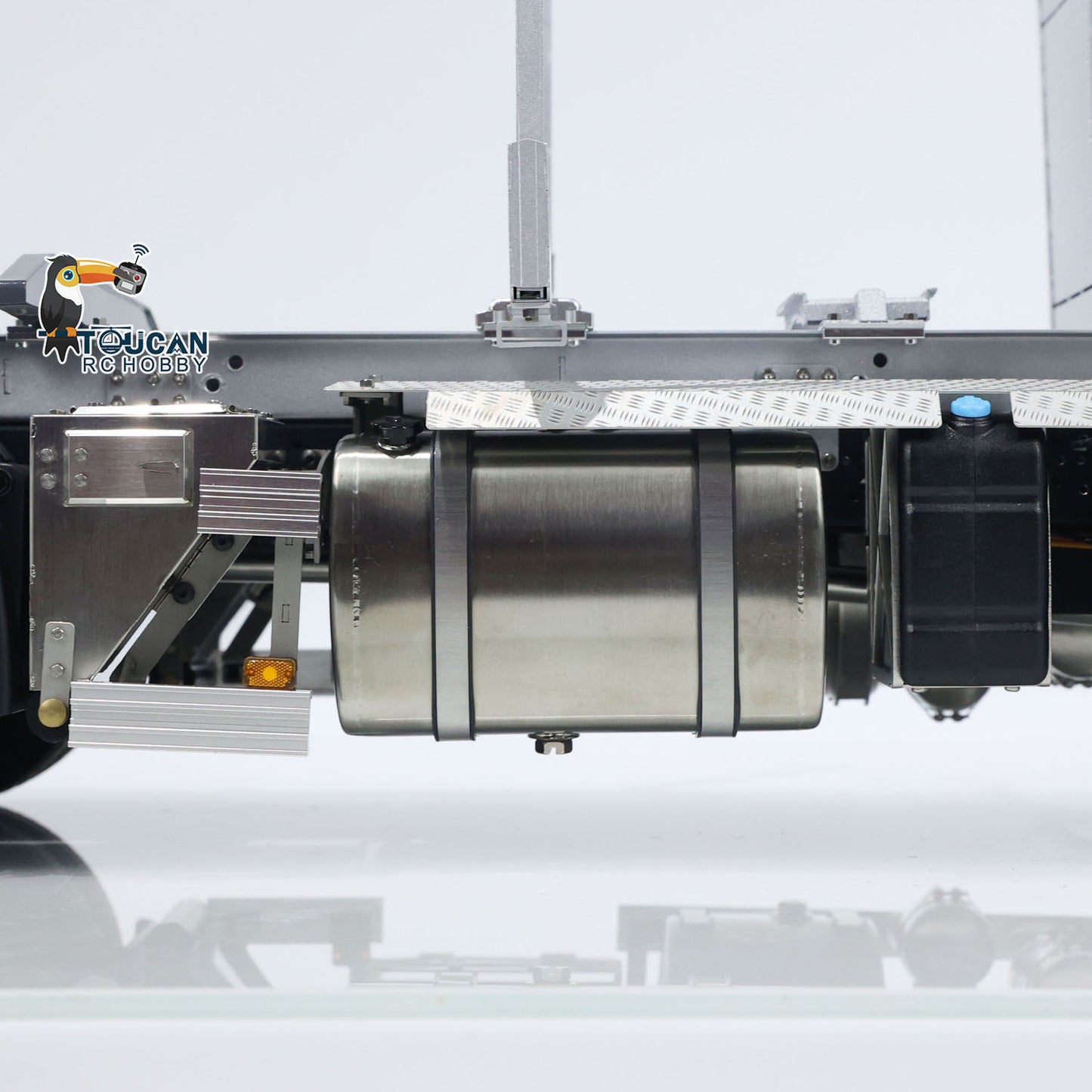 LESU 1/14 Metal RC Logging Truck Hydraulic Crane Tractor Lorry W/O FH16 Cabin