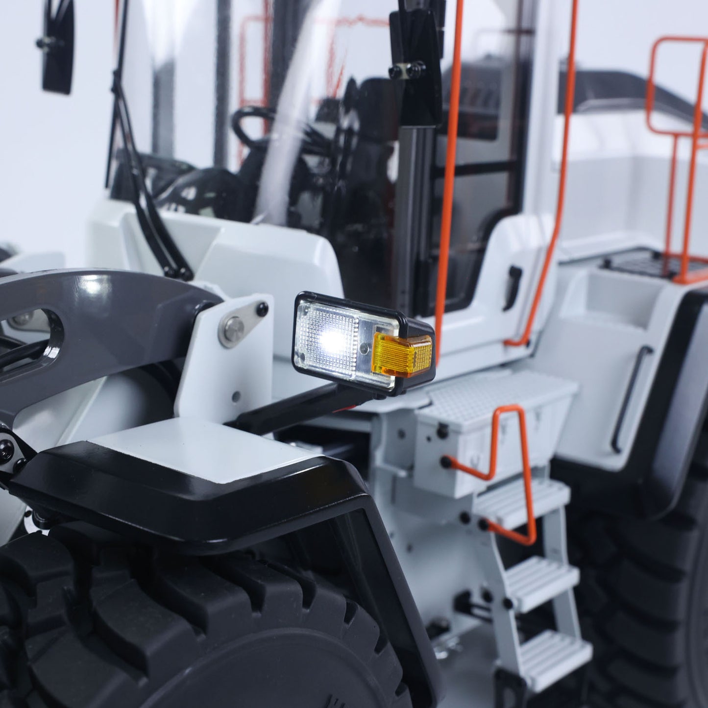 MTRC 1/14 RC Hydraulic Loader E260L Metal Radio Controlled Construction Vehicles Flysky ST8 Radio Brushless Motor LCD Screen Ready to Run