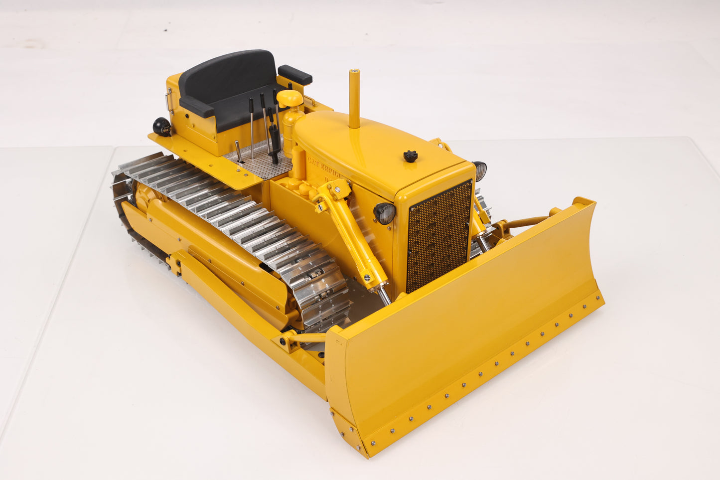 Deposit Pre-order 1/14 RC Metal Bulldozer D7 MD New Product Hydraulic Construction Vehicles Remote Control Car Model ST8 Light Sound Battery