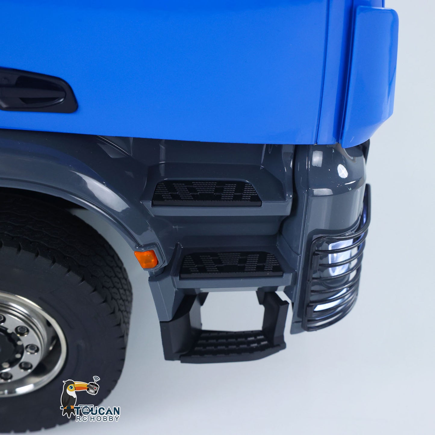 1/14 10x10 RC Hydraulic Equipment Crane Remote Control Dumper Truck Full Dump Car Model with U-shaped High Bucket 3-speed Gearbox