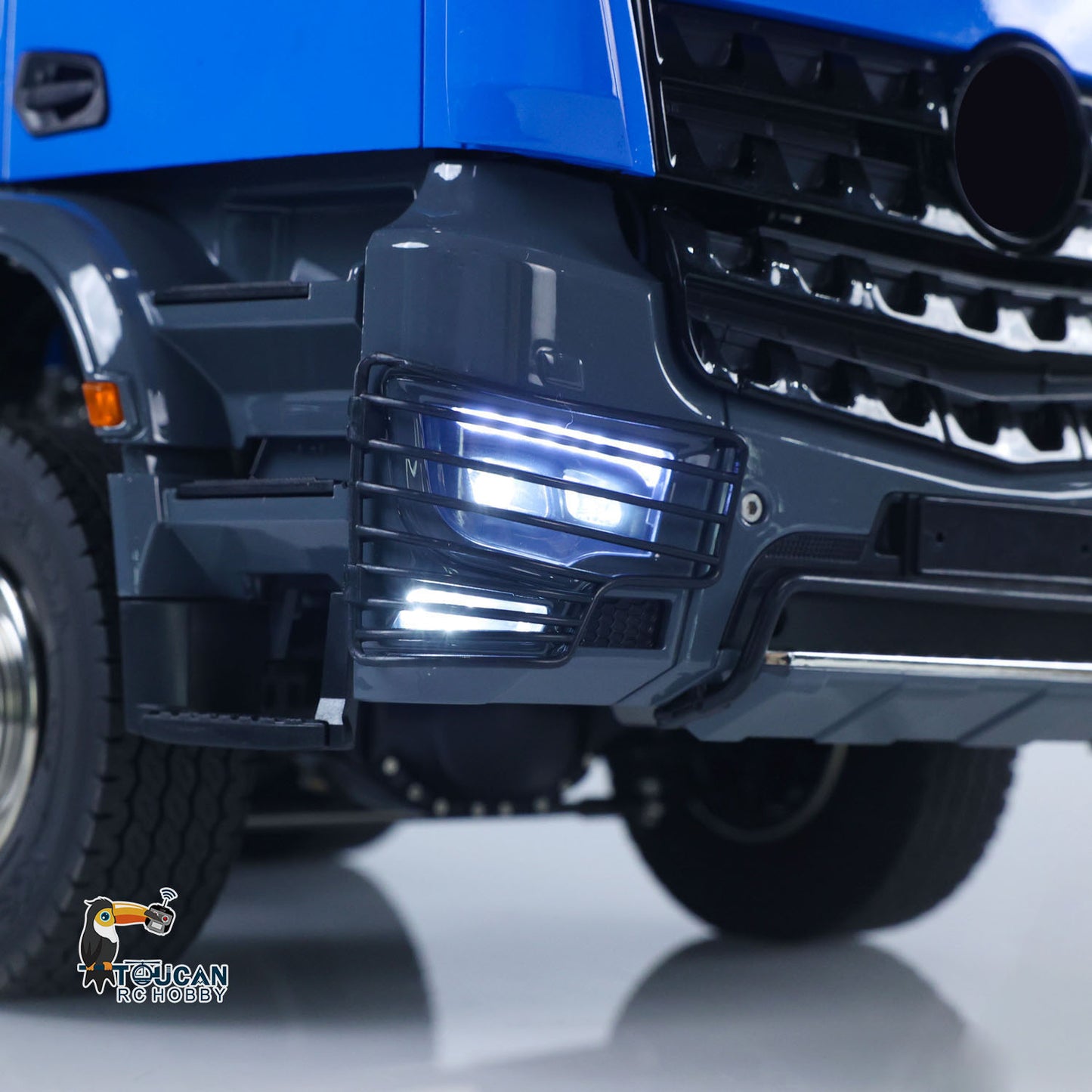 1/14 10x10 RC Hydraulic Equipment Crane Remote Control Dumper Truck Full Dump Car Model with U-shaped High Bucket 3-speed Gearbox