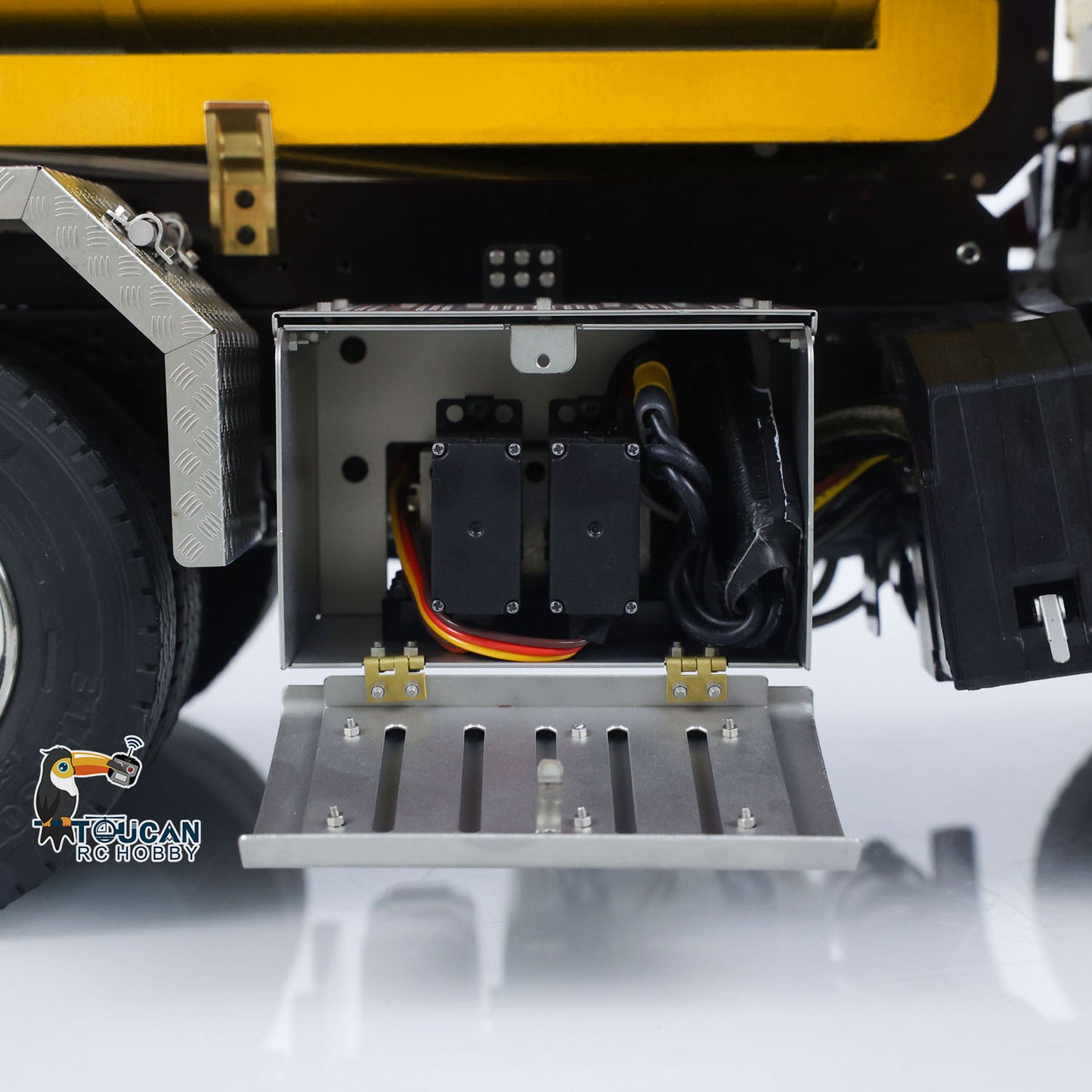 Metal 1/14 RC Hydraulic Dump Truck 8*8 3Speed Radio Controlled Roll Off Tipper 3363 Rear Axle Steering Light & Sound System