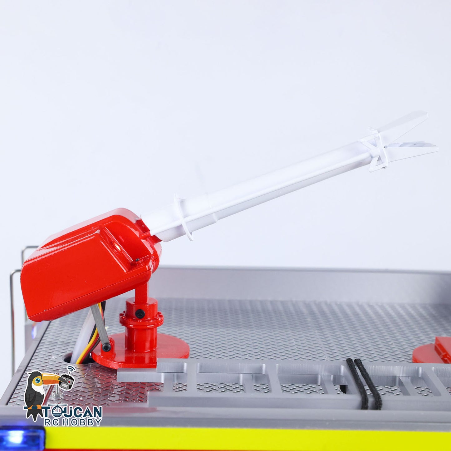 1/14 4X4 Plastic Chassis Radio Controlled Sprinkler Fire Truck 2Speed Gearbox Water Spraying RC Model Vehicle No Battery