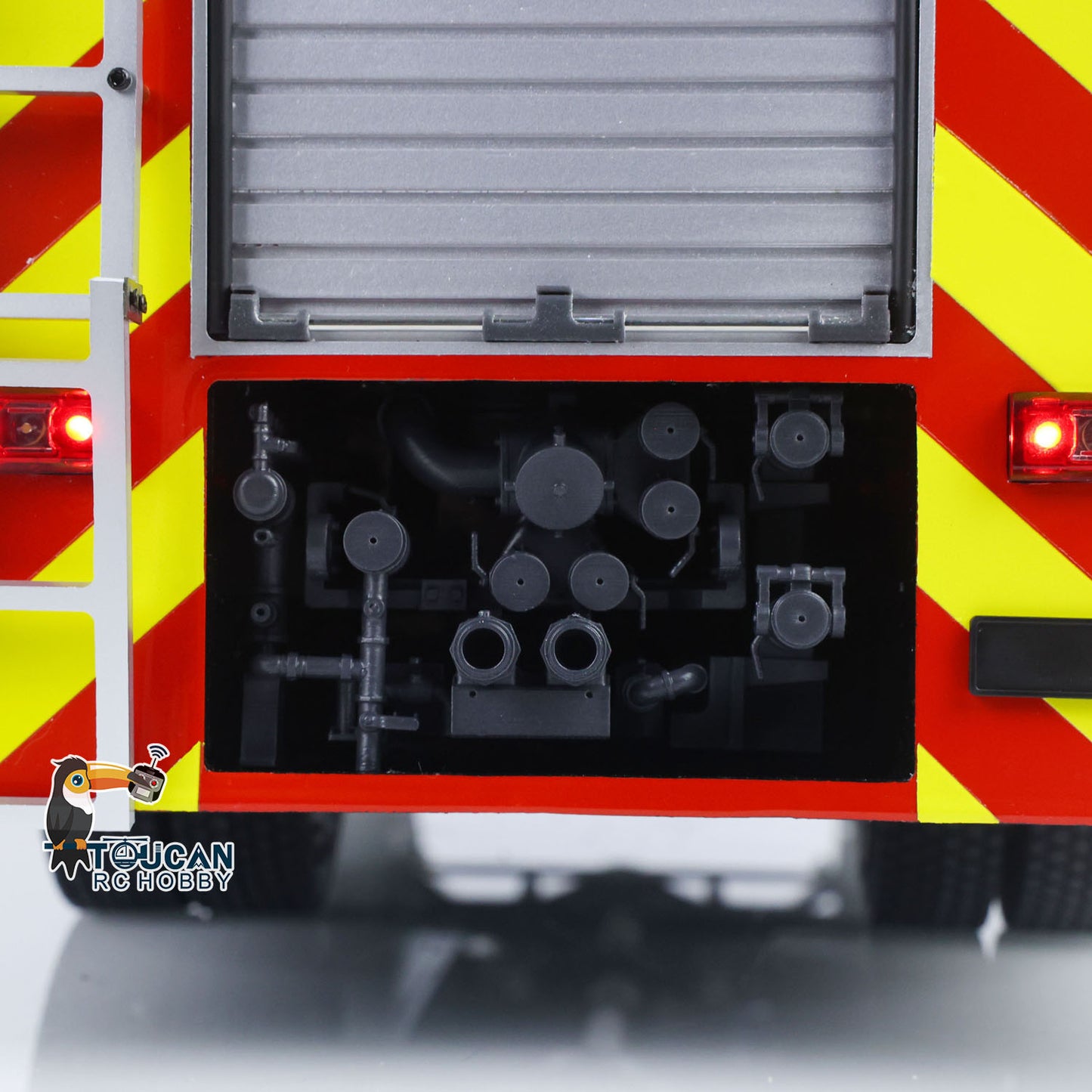 1/14 4X4 Plastic Chassis Radio Controlled Sprinkler Fire Truck 2Speed Gearbox Water Spraying RC Model Vehicle No Battery