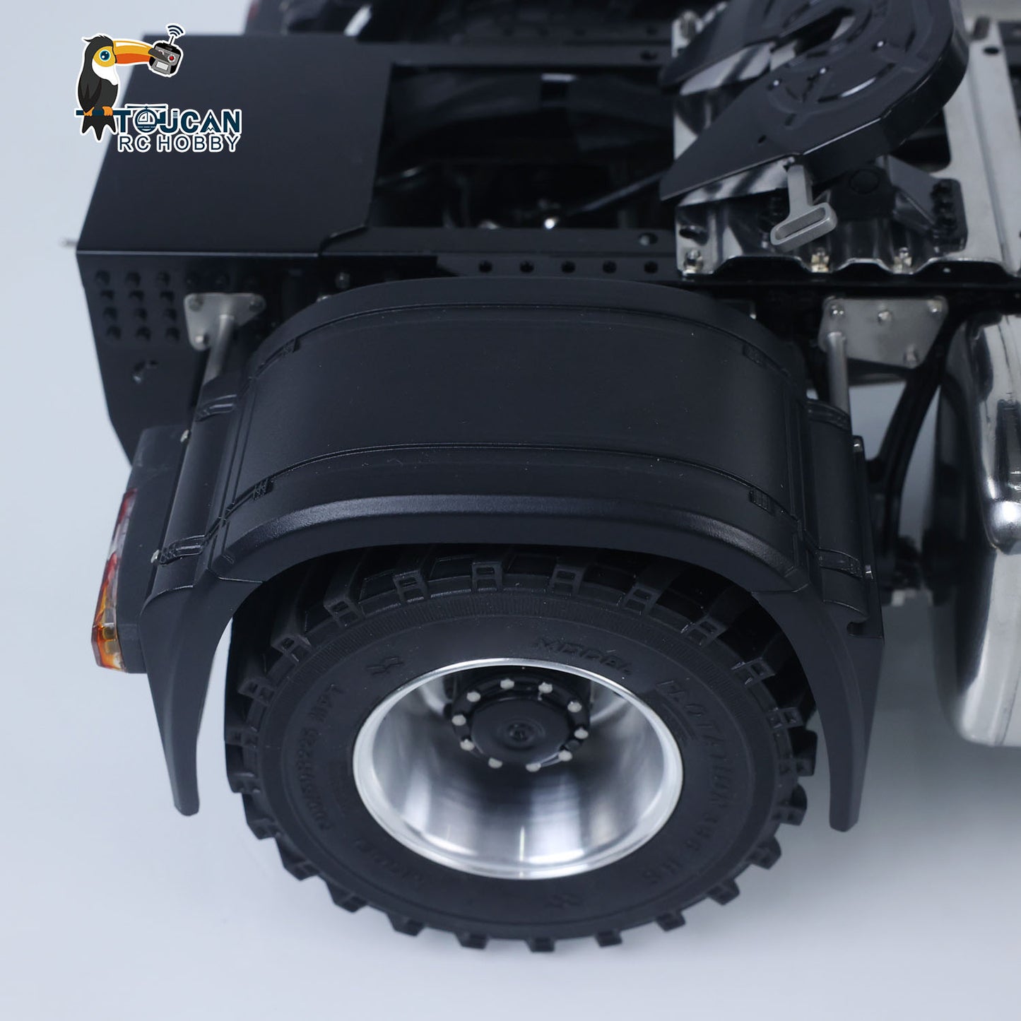 1/14 RC Tractor Truck L44 Remote Control Farm Vehicle Model Sequential Turn Signal 4×4 Axle Differential Lock 3Speed Gearbox ST8 Radio Controller