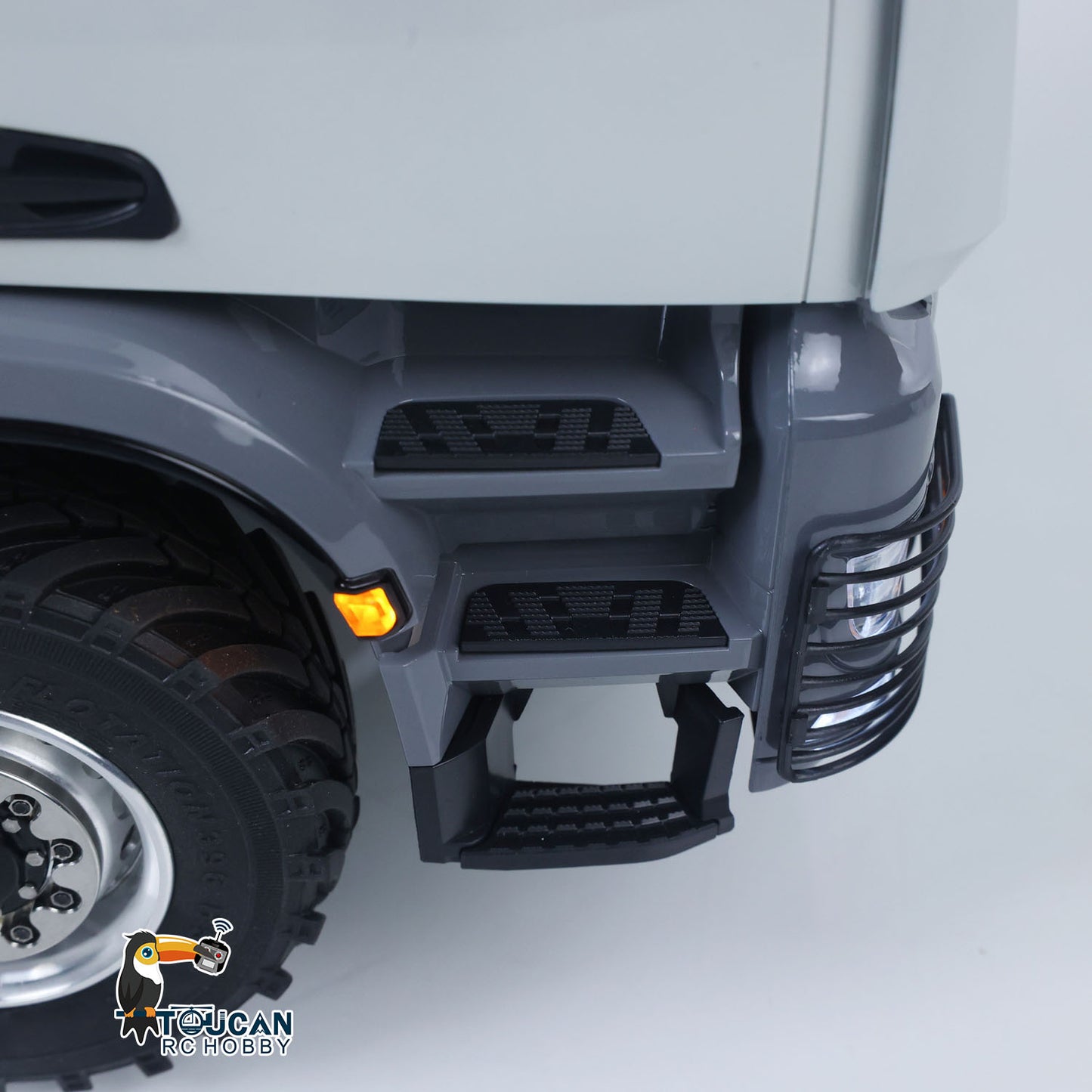 1/14 RC Tractor Truck L44 Remote Control Farm Vehicle Model Sequential Turn Signal 4×4 Axle Differential Lock 3Speed Gearbox ST8 Radio Controller