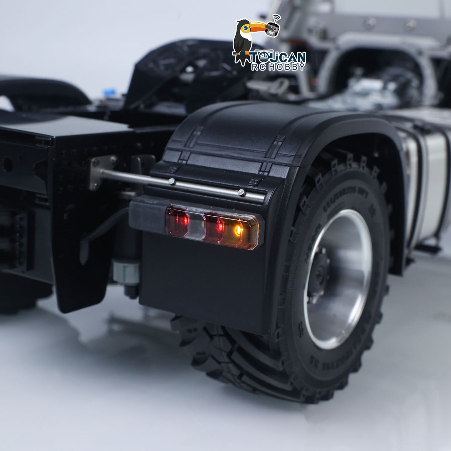 1/14 RC Tractor Truck L44 Remote Control Farm Vehicle Model Sequential Turn Signal 4×4 Axle Differential Lock 3Speed Gearbox ST8 Radio Controller