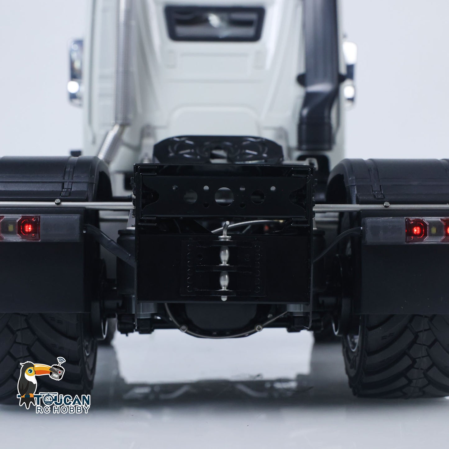1/14 RC Tractor Truck L44 Remote Control Farm Vehicle Model Sequential Turn Signal 4×4 Axle Differential Lock 3Speed Gearbox ST8 Radio Controller