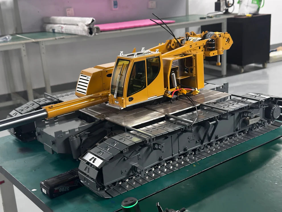 Pre-order Eyewhale New Product 1/14 All Terrain Remote Control Hydraulic Mobile Crane Truck D1220 6Axles Construction Vehicles Radio FlySky PL18EV