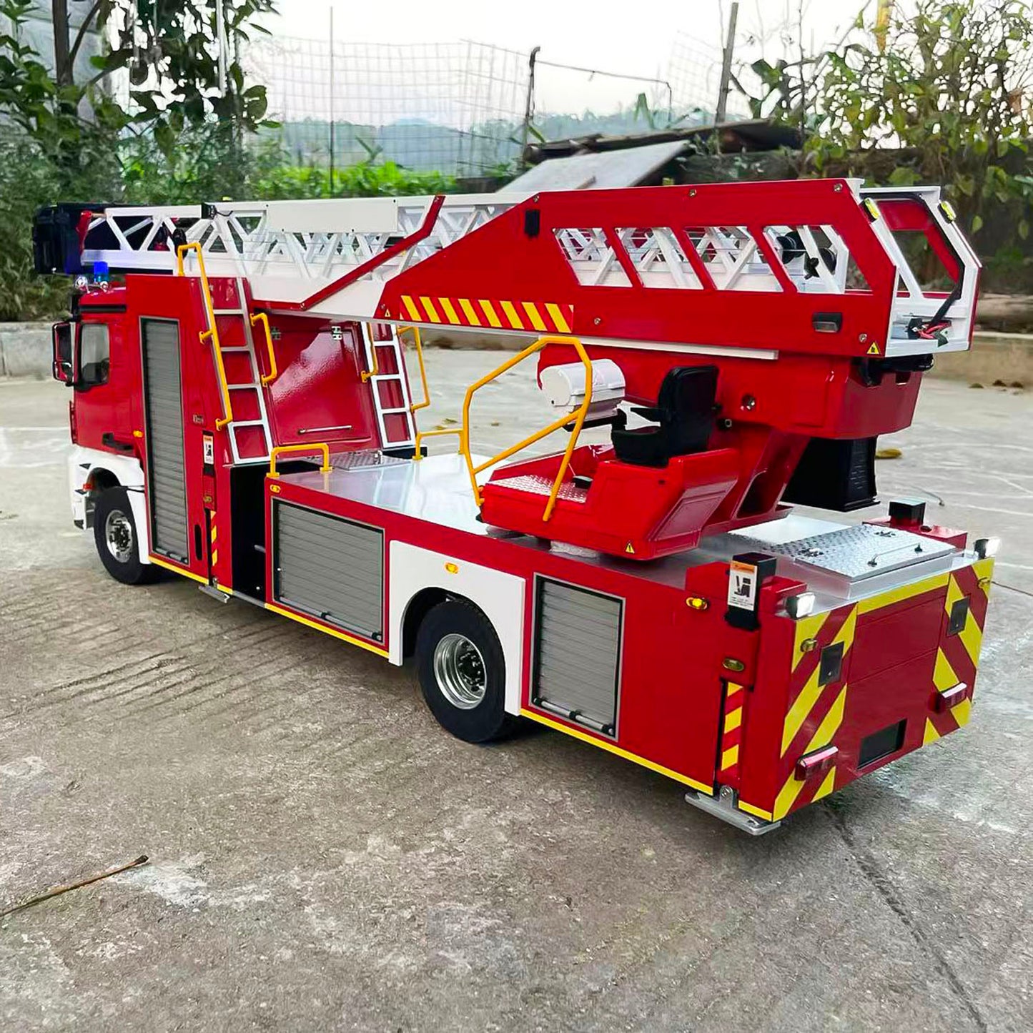 2Speed 1/14 4*4 Metal Chassis Electric Remote Control Lift Ladder Fire Truck RC Model Vehicle ST8 Radio No Battery Charger