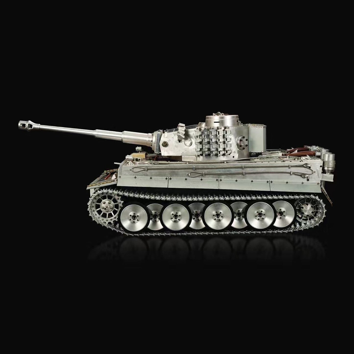 Henglong 1/6 Scale Full Metal German Tiger I RTR RC Tank 3818 Tracks Radio controller Barrel Recoil 360 Degrees Turret Battery Charger