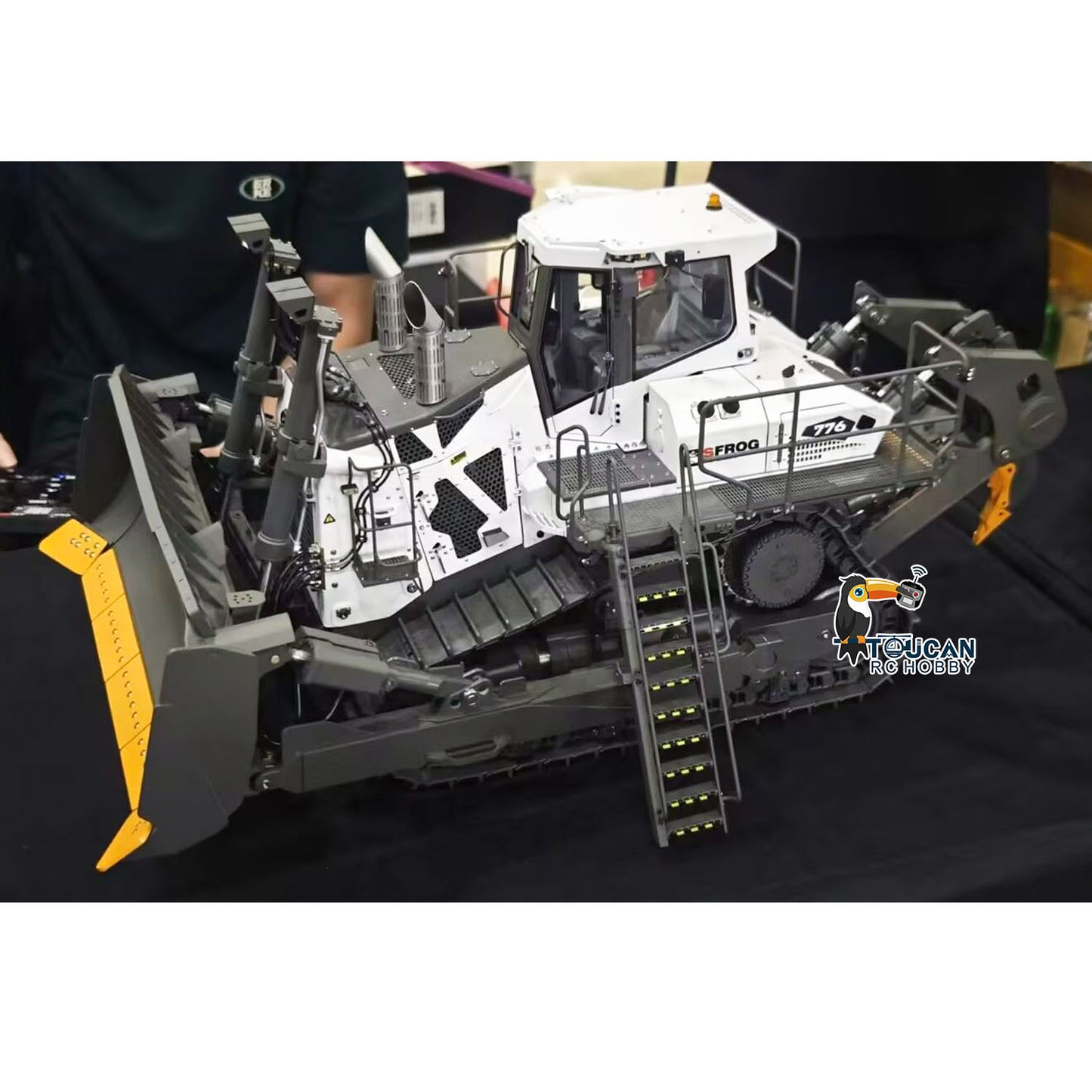 Super Frog 1/14 Metal RC Hydraulic Bulldozer LR776 3way Blade 7CH Valve Automatic Grease System Electric Wipers FrSky X20R Radio Controller