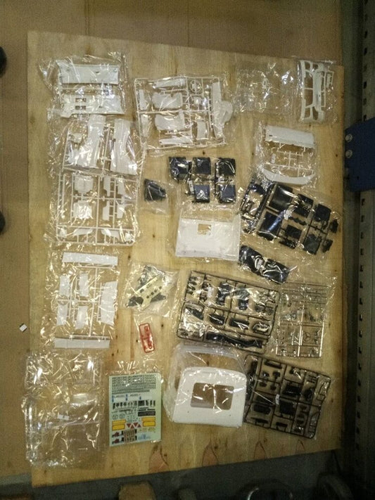 Second Hand Fast Shipping TOUCAN Die Cast 3Axles Cabin Set Car Shell for RC DIY 1/14 Tractor Truck Model