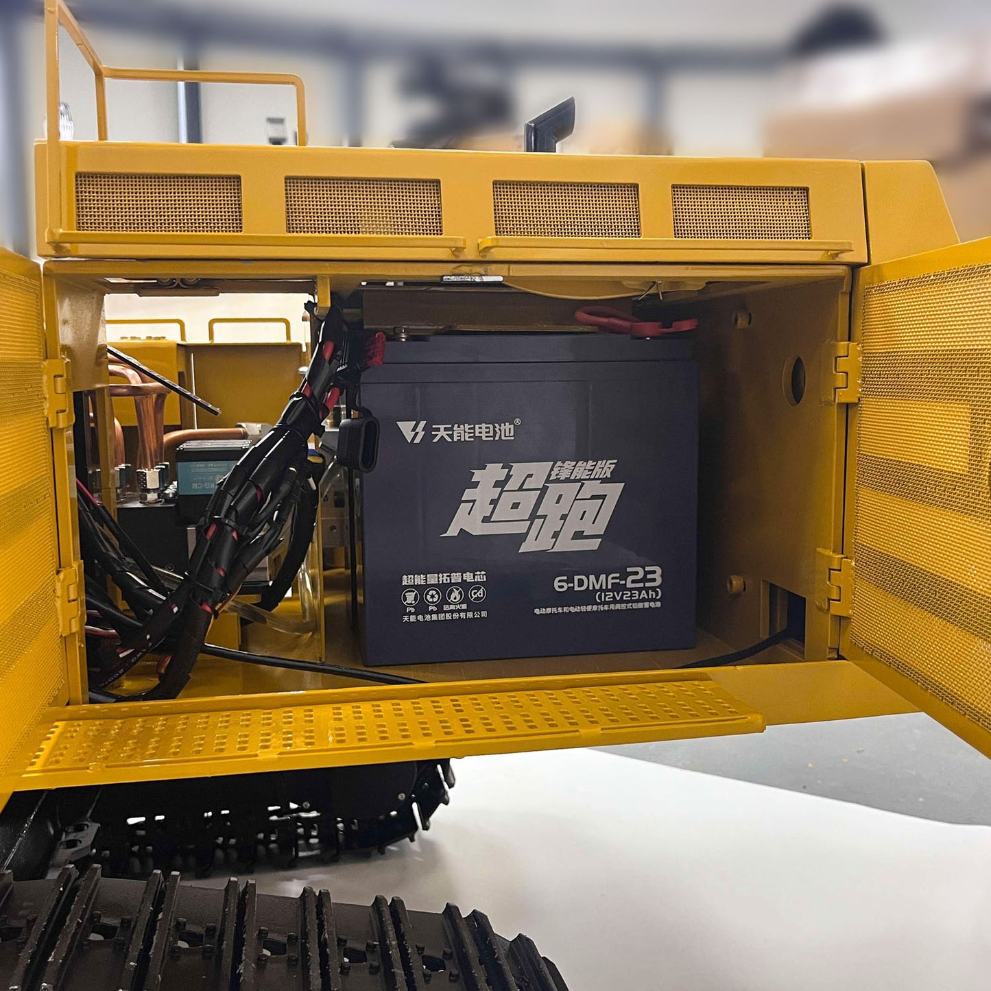1/8 Metal Remote Control Hydraulic Excavator 390F Heavy Duty 3CH Valves RC Construction Vehicle Models Flysky PL18EV Radio Engineering Machine