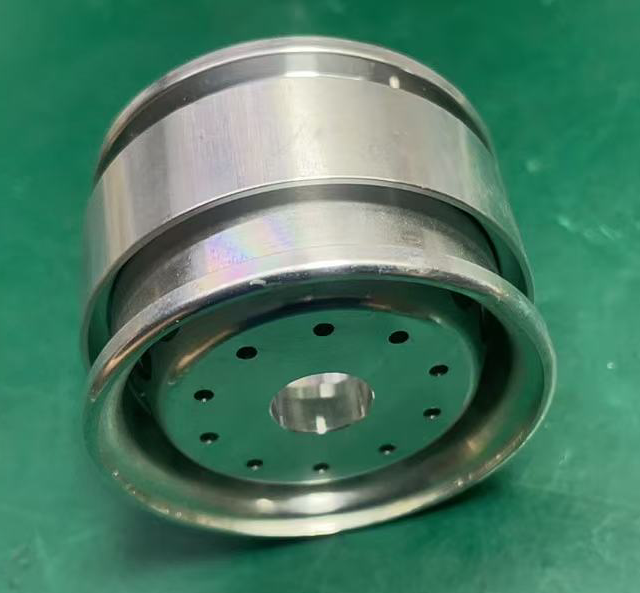 Free shipping Wheel Metal Hub Rubber Tire for 1/14 RC Hydraulic Radio Control Dump Truck Model Car DIY