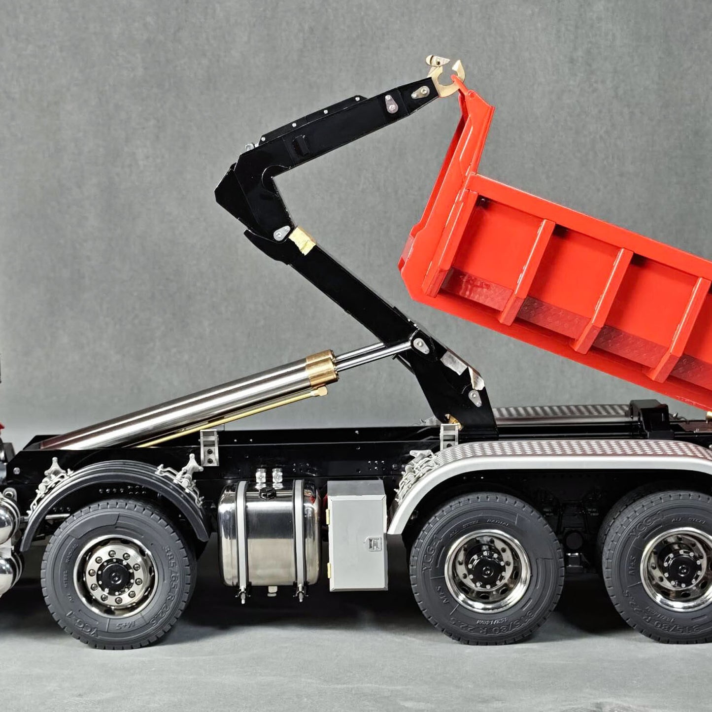 1/14 5 Valves Radio Controlled Hydraulic Roll On Off Dump Truck 8X8 RC Full Tipper 3Speed Gearbox Hobbywing Brushed Motor ESC