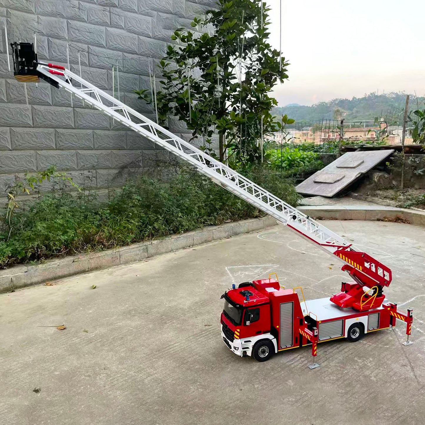 2Speed 1/14 4*4 Metal Chassis Electric Remote Control Lift Ladder Fire Truck RC Model Vehicle ST8 Radio No Battery Charger
