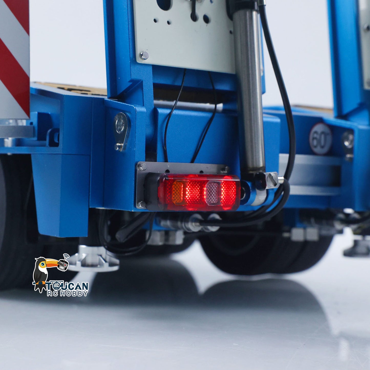 CUT 1/14 4-Axles RC Low Flatbed Trailer Rear Brake Light and Tailboard Spotlight