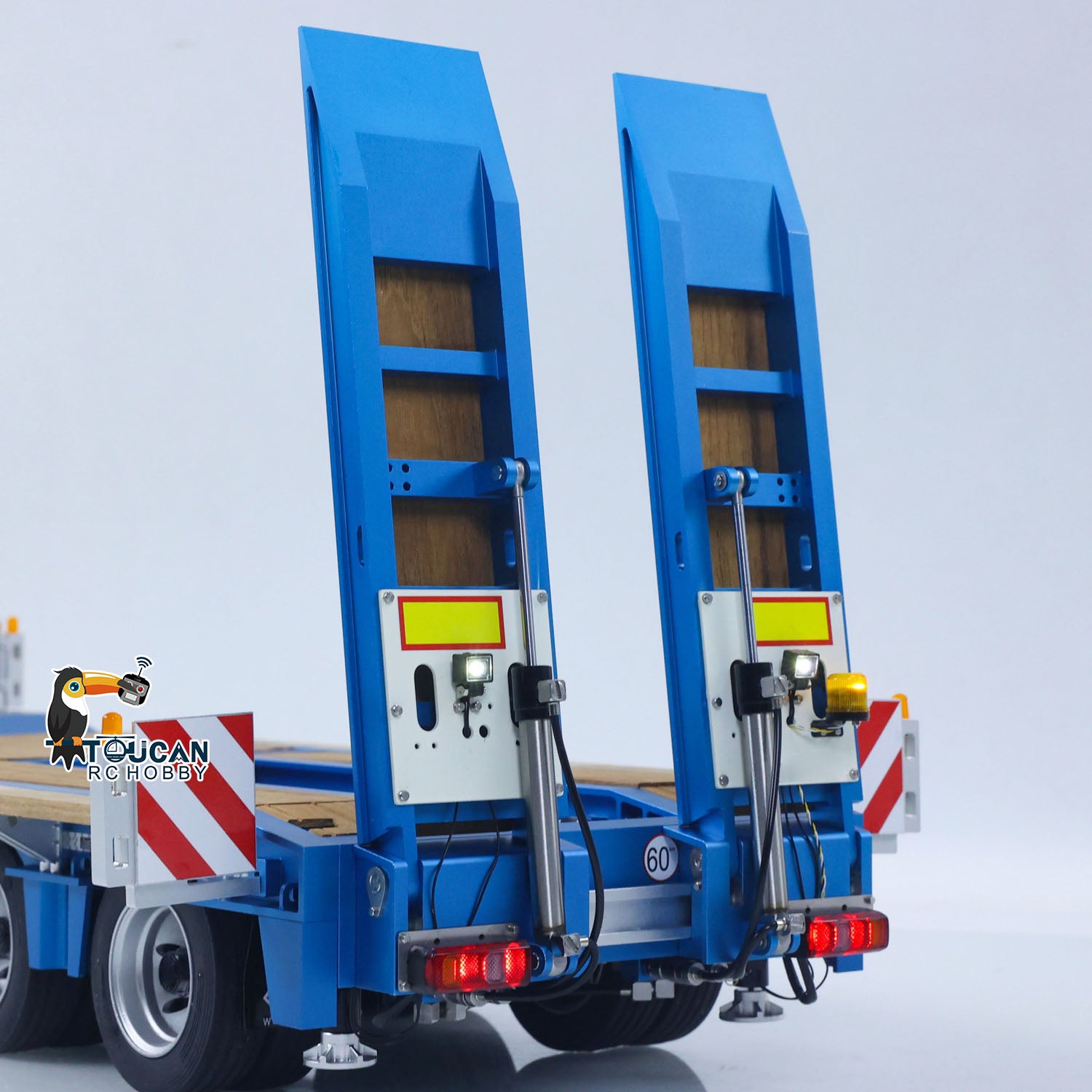 CUT 1/14 4-Axles RC Metal Low Flatbed Trailer Hydraulic Foldable Tailboard Detail