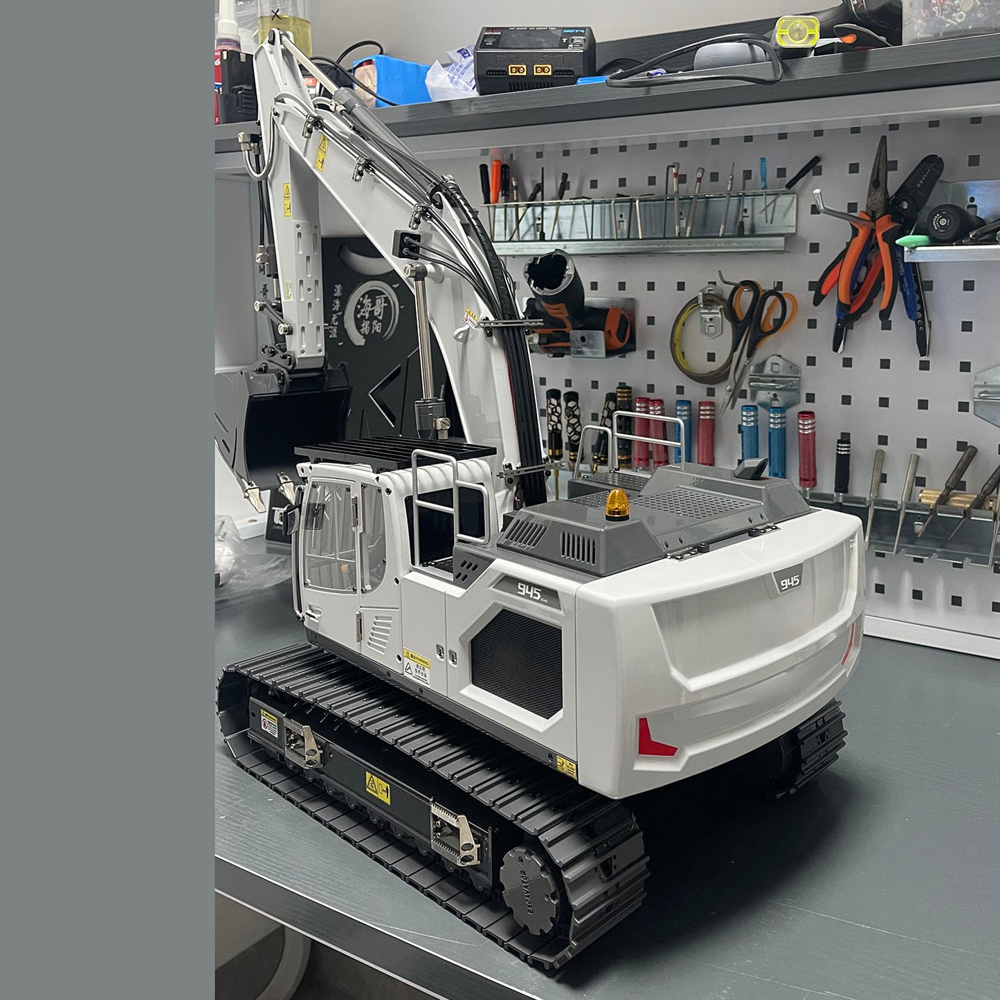 XDRC 1/14 945 Hydraulic Excavator Metal Remote Control Construction Truck Model FS I6S Radio Light Motor Finished