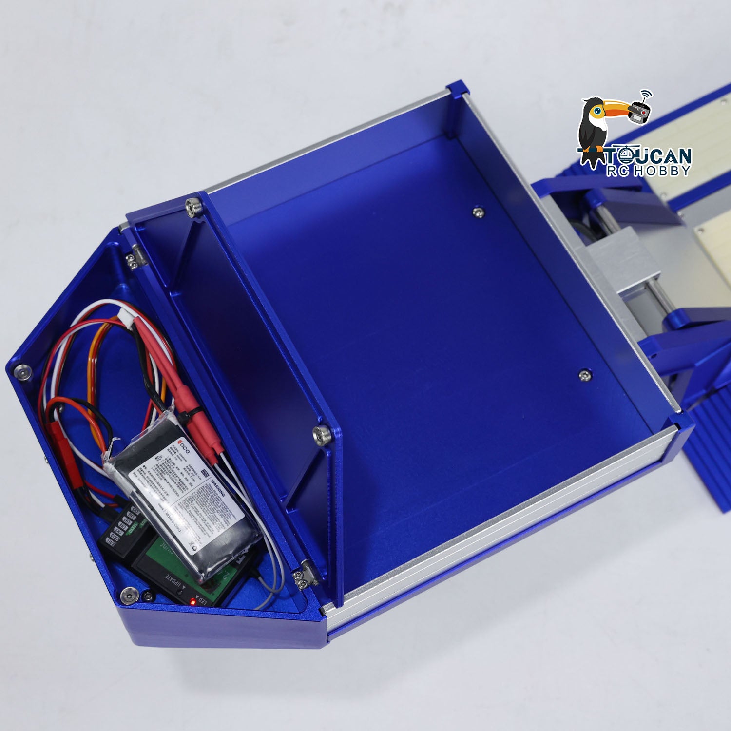 Degree DG-999 V2 1/14 4-Axle Metal RC Heavy Haul Trailer battery compartment detail