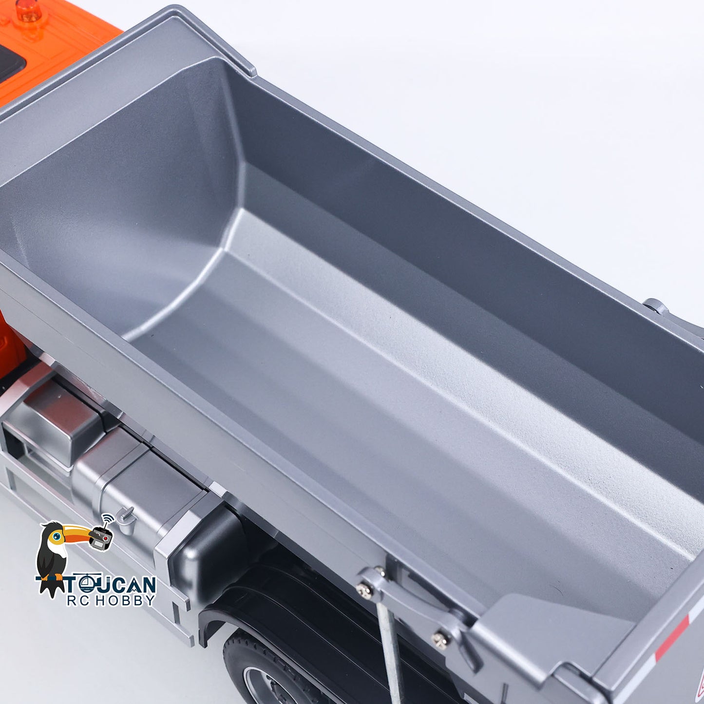 Double E G540 1/20 RC 6x4 Metal Dumper Truck dump bed detail