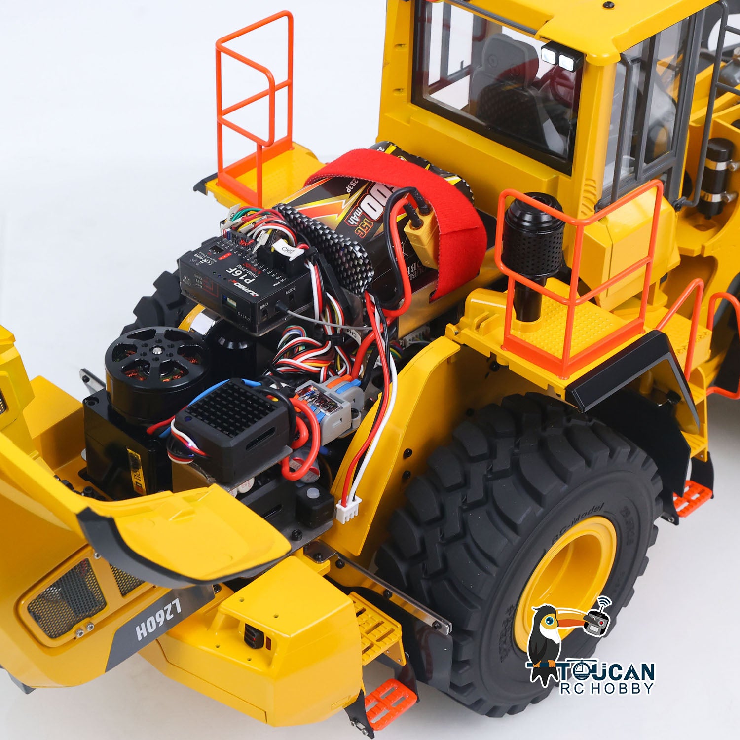 Double E L260H 1/14 RC hydraulic wheel loader battery compartment