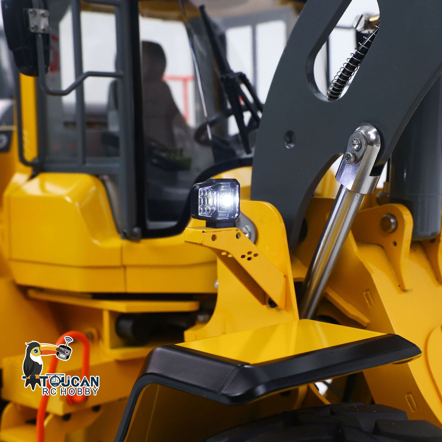 Double E L260H 1/14 RC hydraulic wheel loader lighting system detail