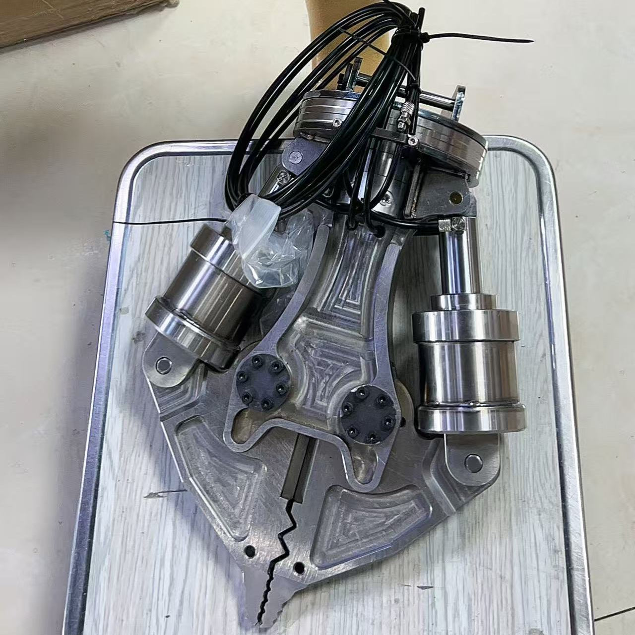 Metal Hydraulic Shear for 1/12 RC Hydraulic Digger C395 Remote Control Construction Vehicles Excavator Engineering Machine