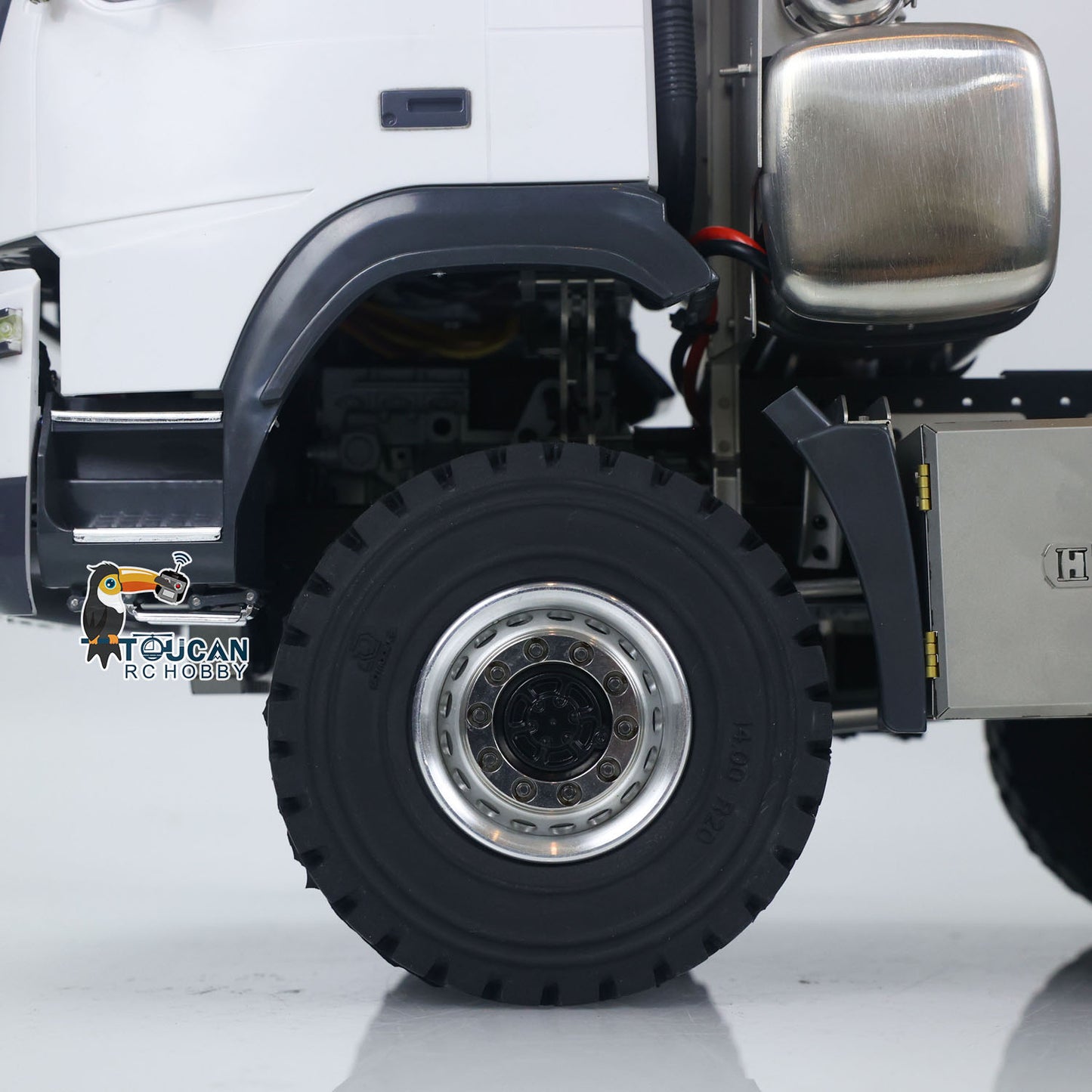 JDM-219 1/14 Metal RC Hydraulic 10x10 Dump Truck tire detail