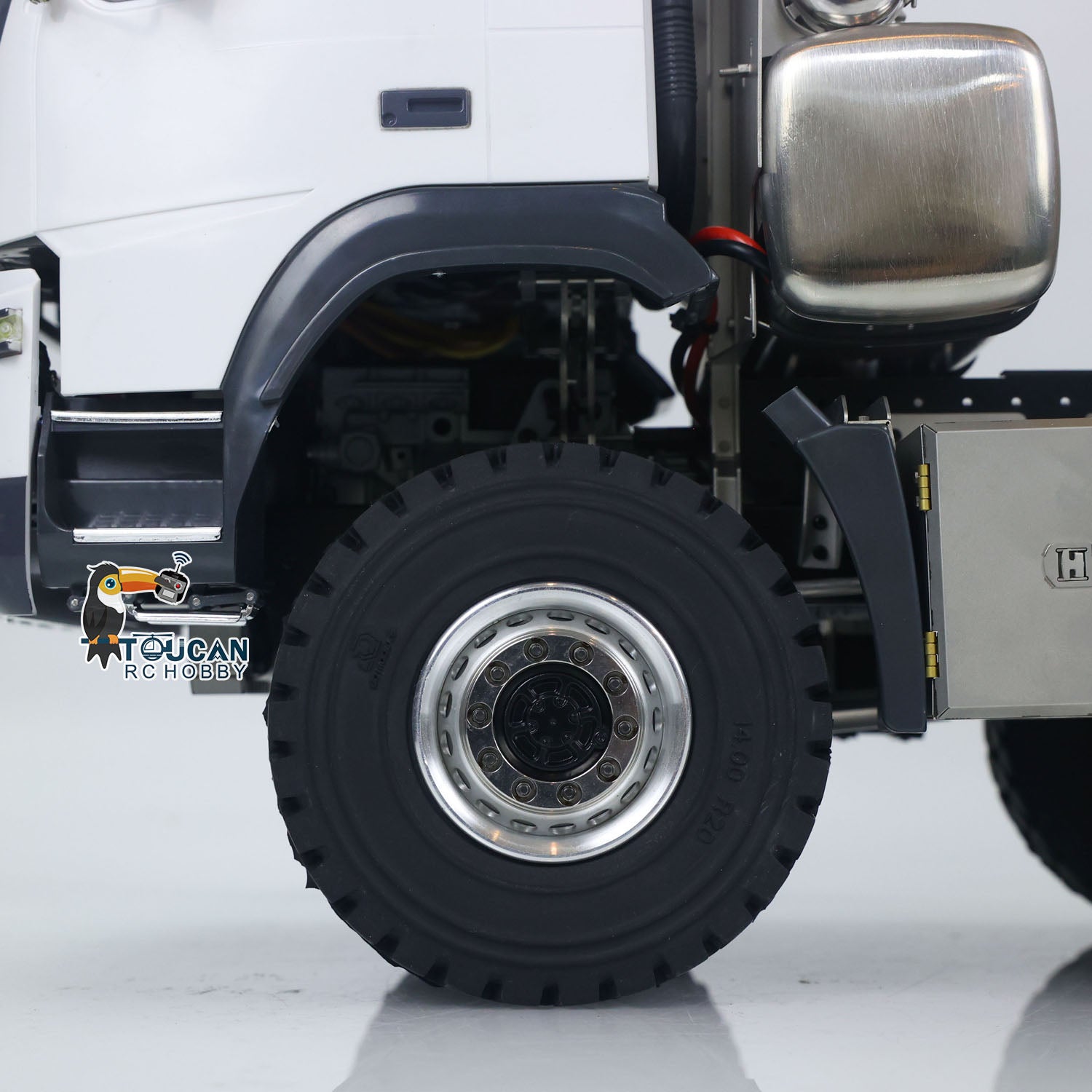 JDM-219 1/14 Metal RC Hydraulic 10x10 Dump Truck tire detail