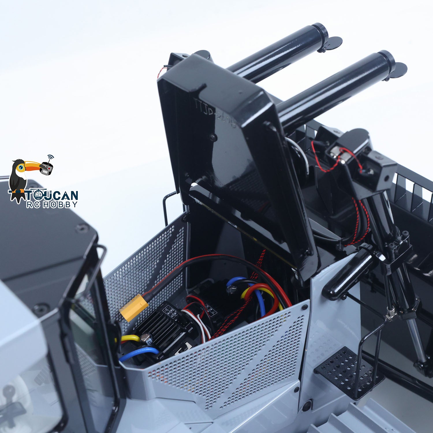 JDM-98 Ultra DXR2 1/14 Metal RC Hydraulic Bulldozer battery compartment detail