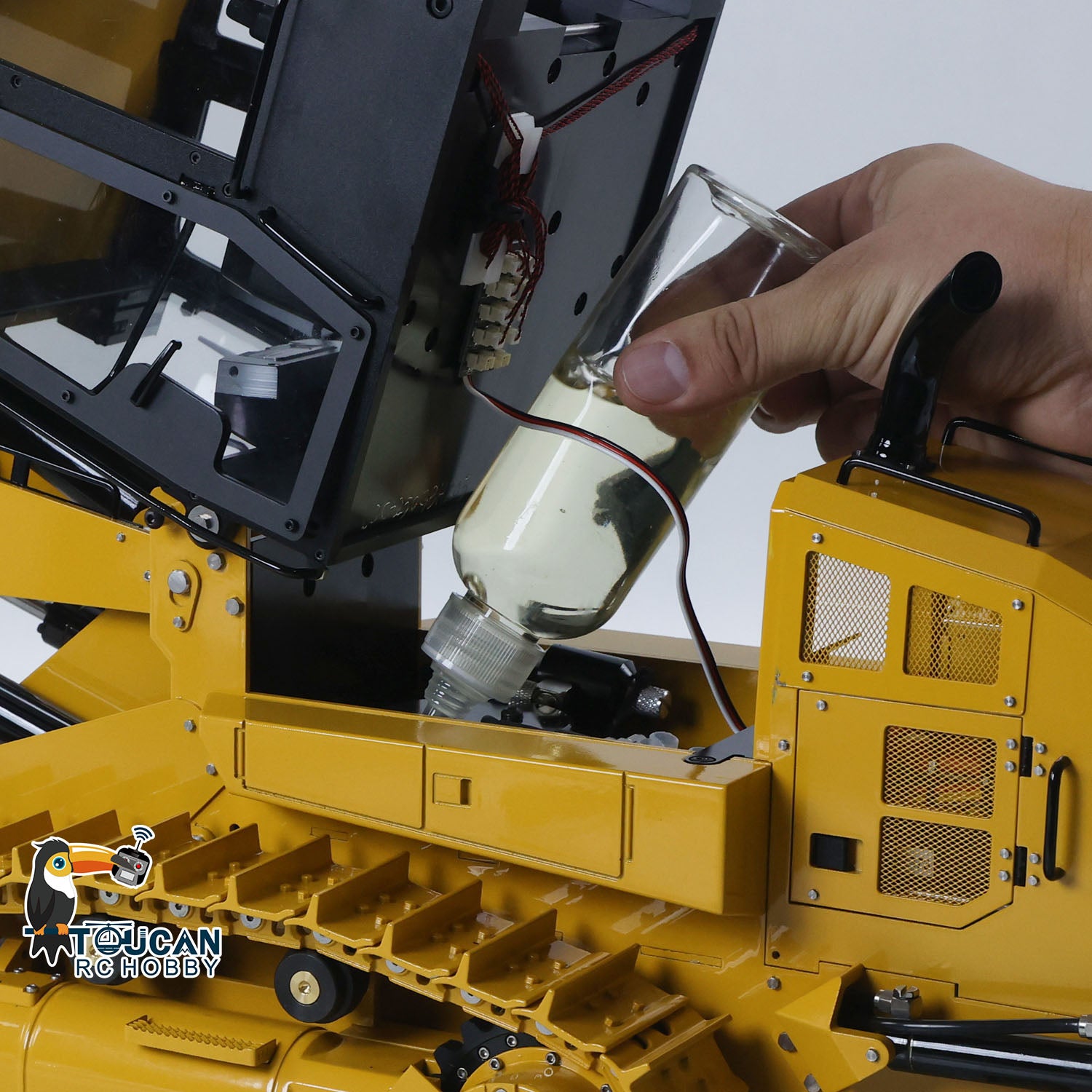 JDModel JDM-188 1/14 Metal RC Hydraulic 963D Tracked Loader hydraulic oil filling detail